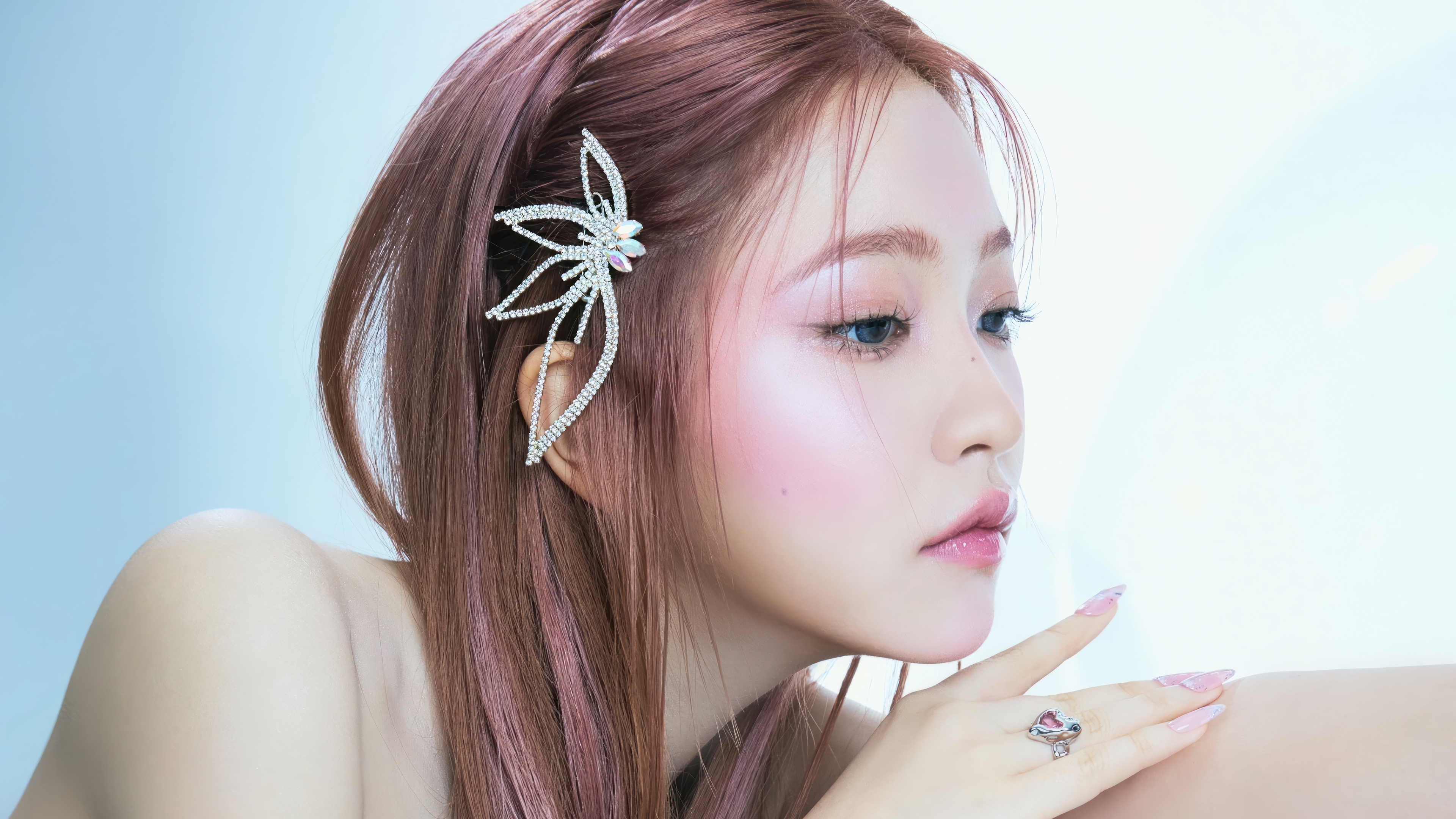 Yeri of Red Velvet with a butterfly hair clip HD Wallpaper