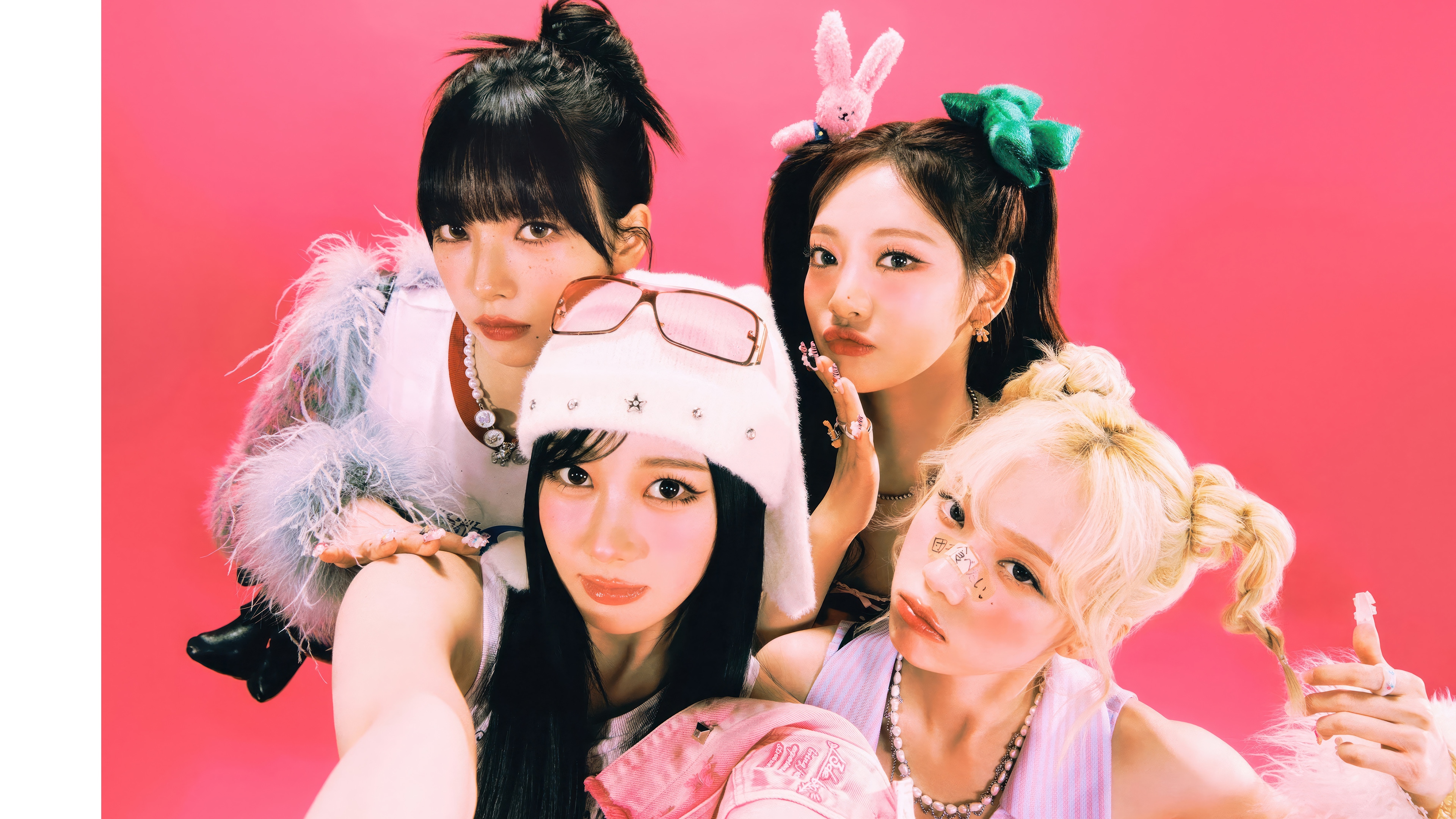Aespa members Giselle, Winter, Karina, and Ningning posing HD Wallpaper