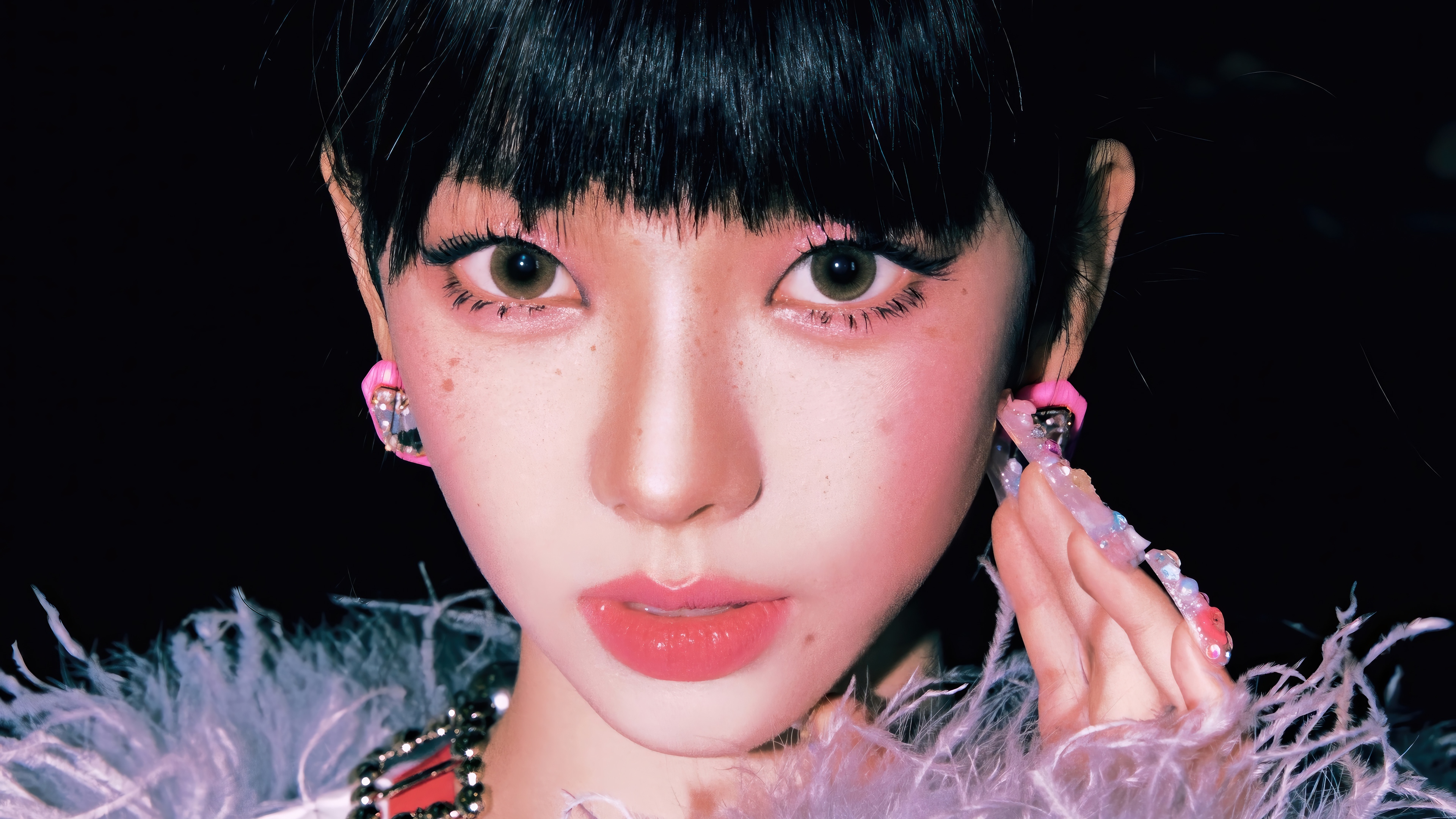 Karina from Aespa with pink makeup and fluffy boa HD Wallpaper