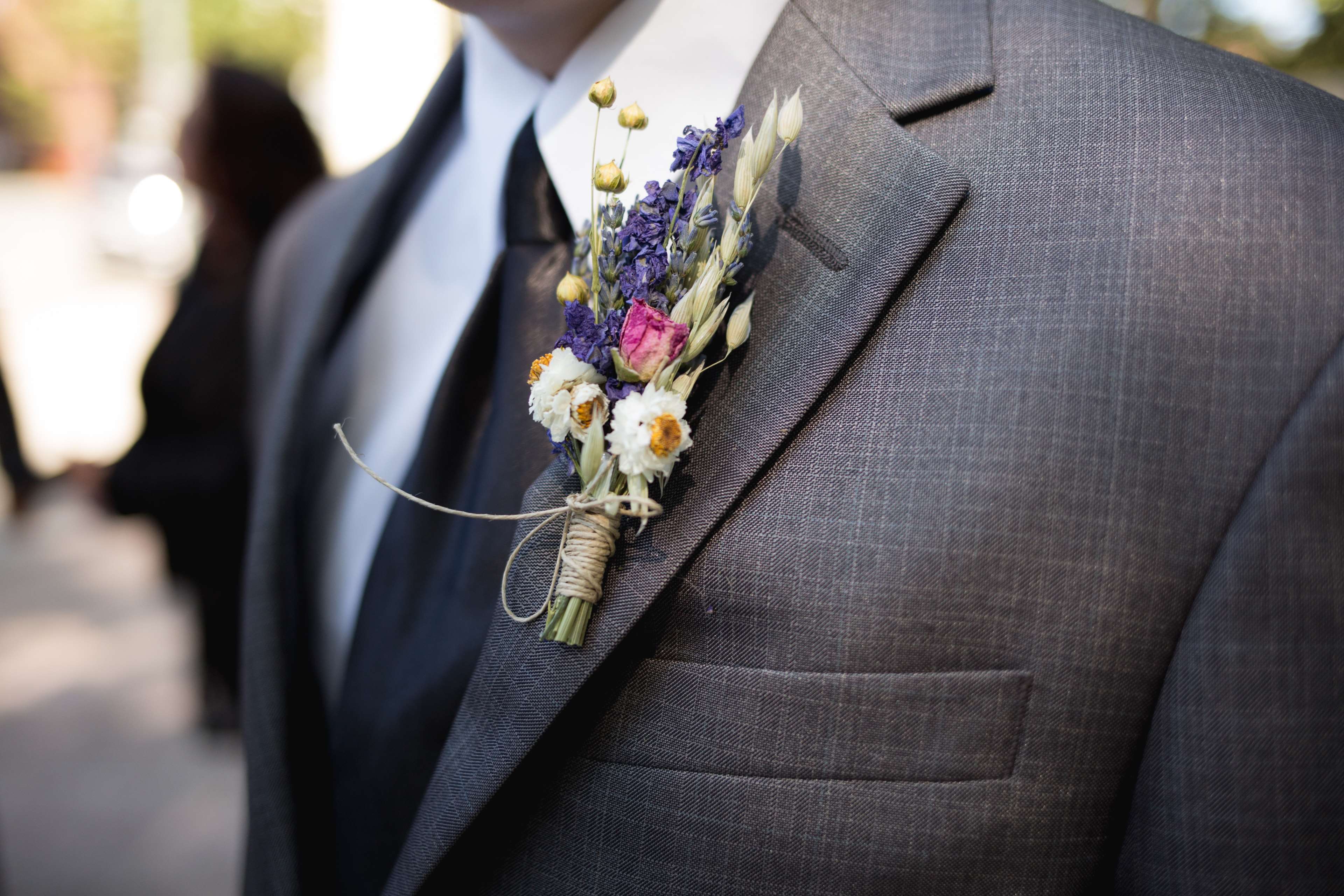 Man in a suit with a boutonniere HD Wallpaper