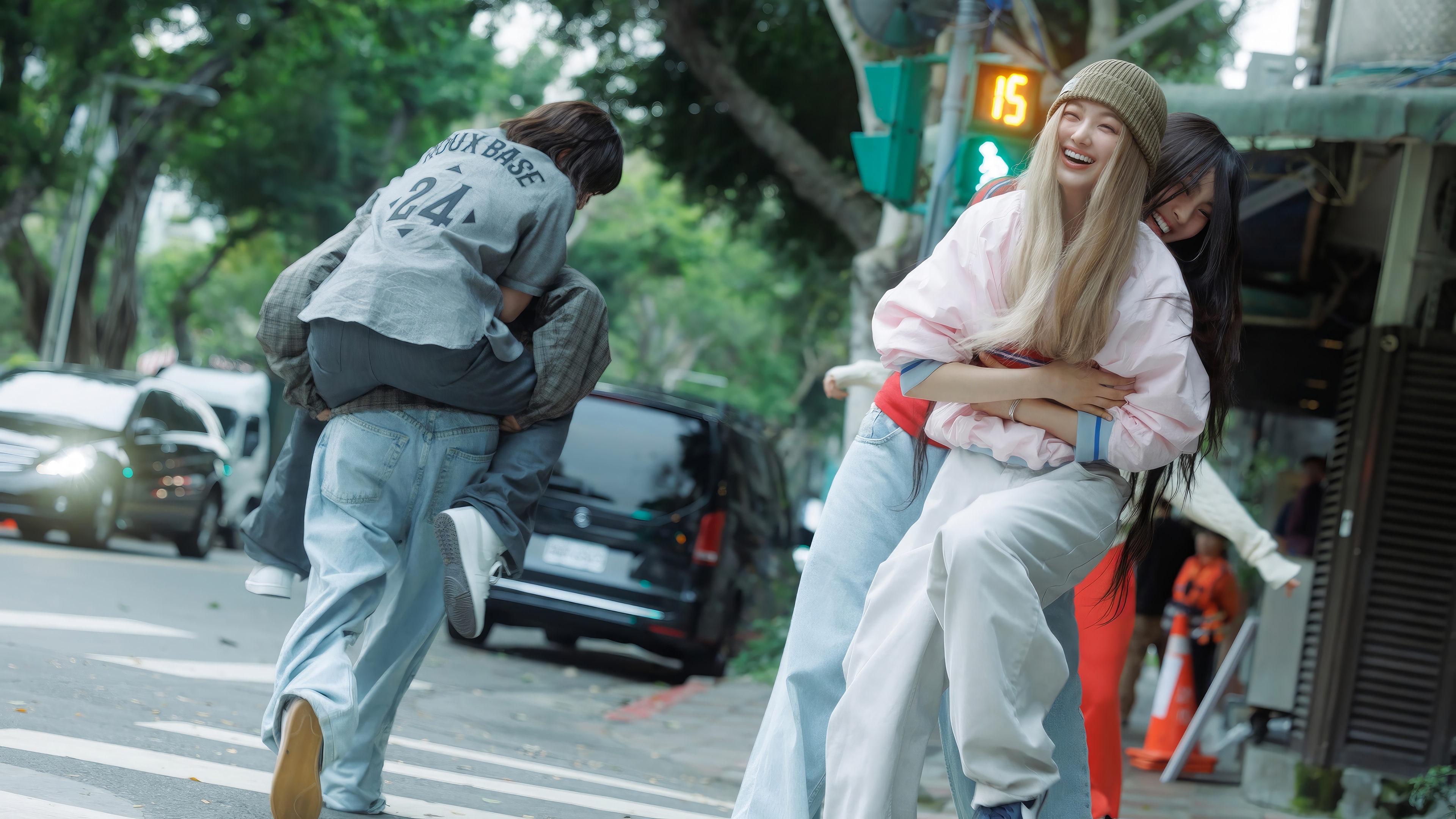 NewJeans members Danielle and Hyein in 4K HD Wallpaper