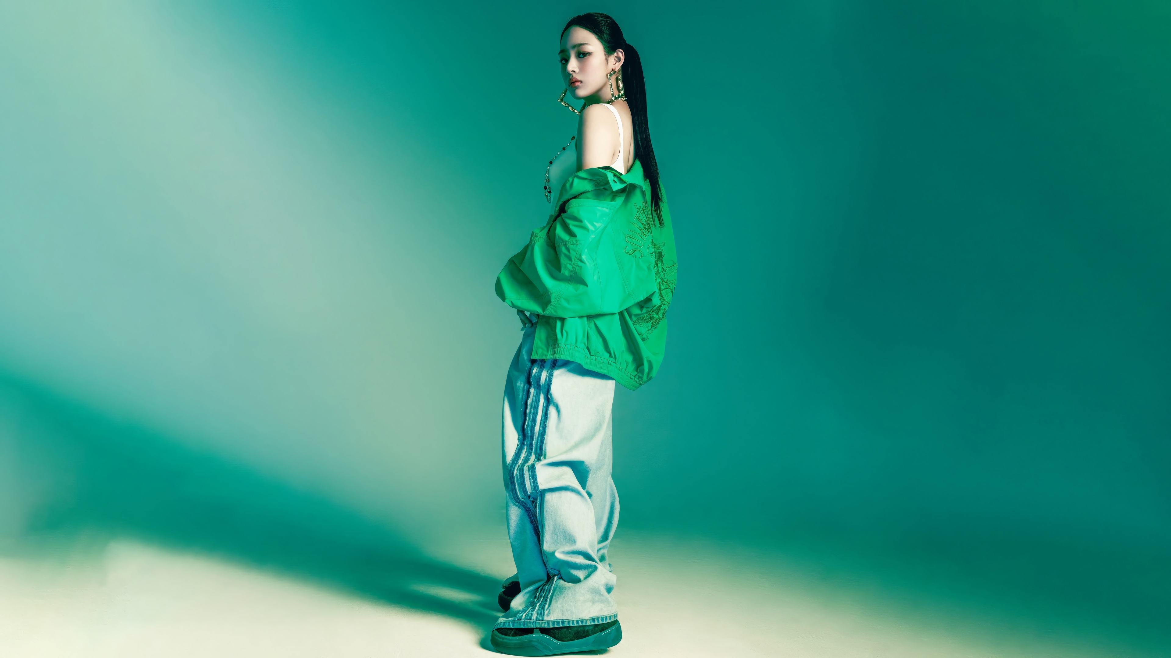 Minji from NewJeans in green jacket and jeans HD Wallpaper