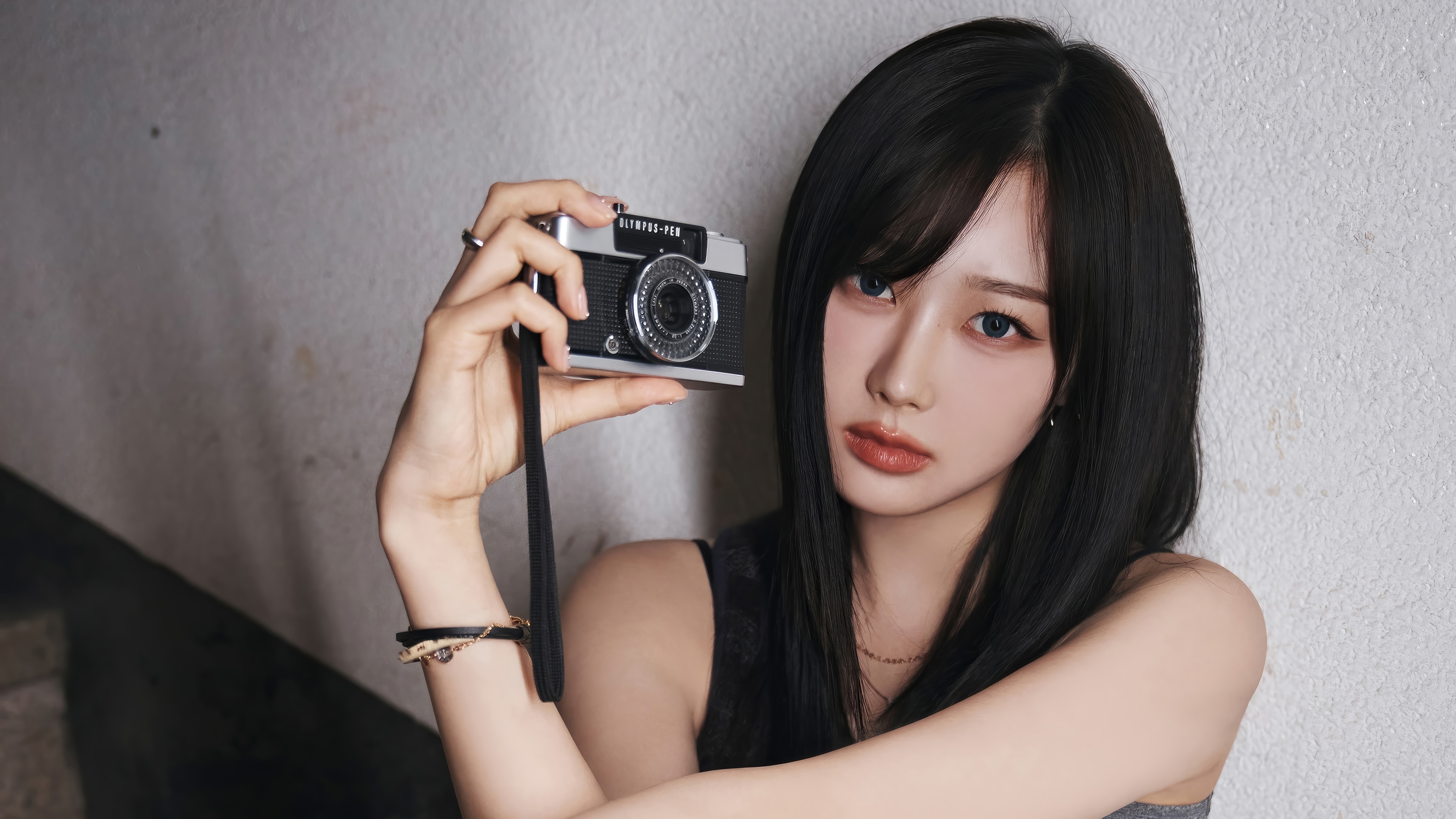 Giselle from Aespa holds an Olympus-Pen camera HD Wallpaper