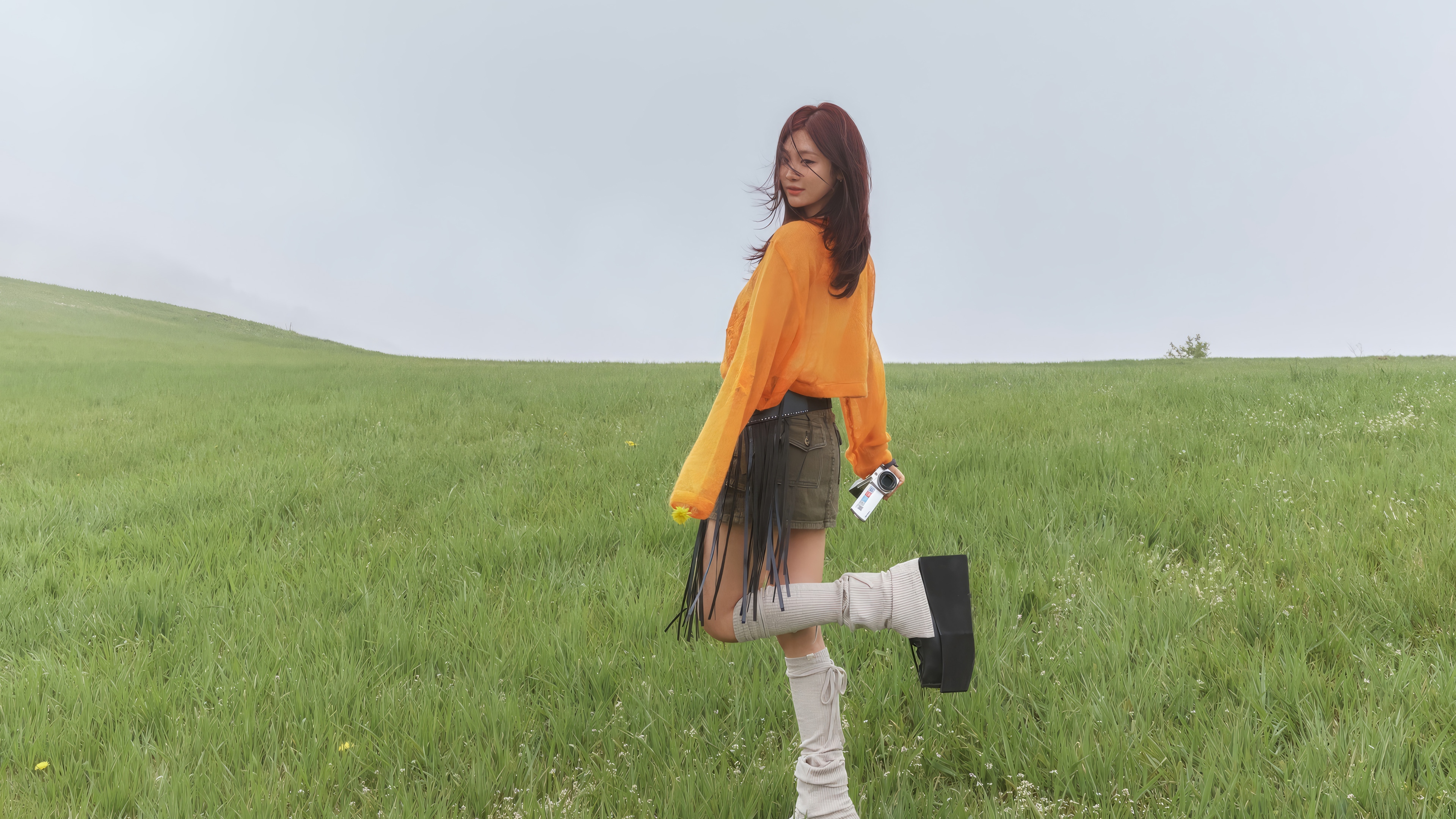 Ningning from Aespa in a green field HD Wallpaper