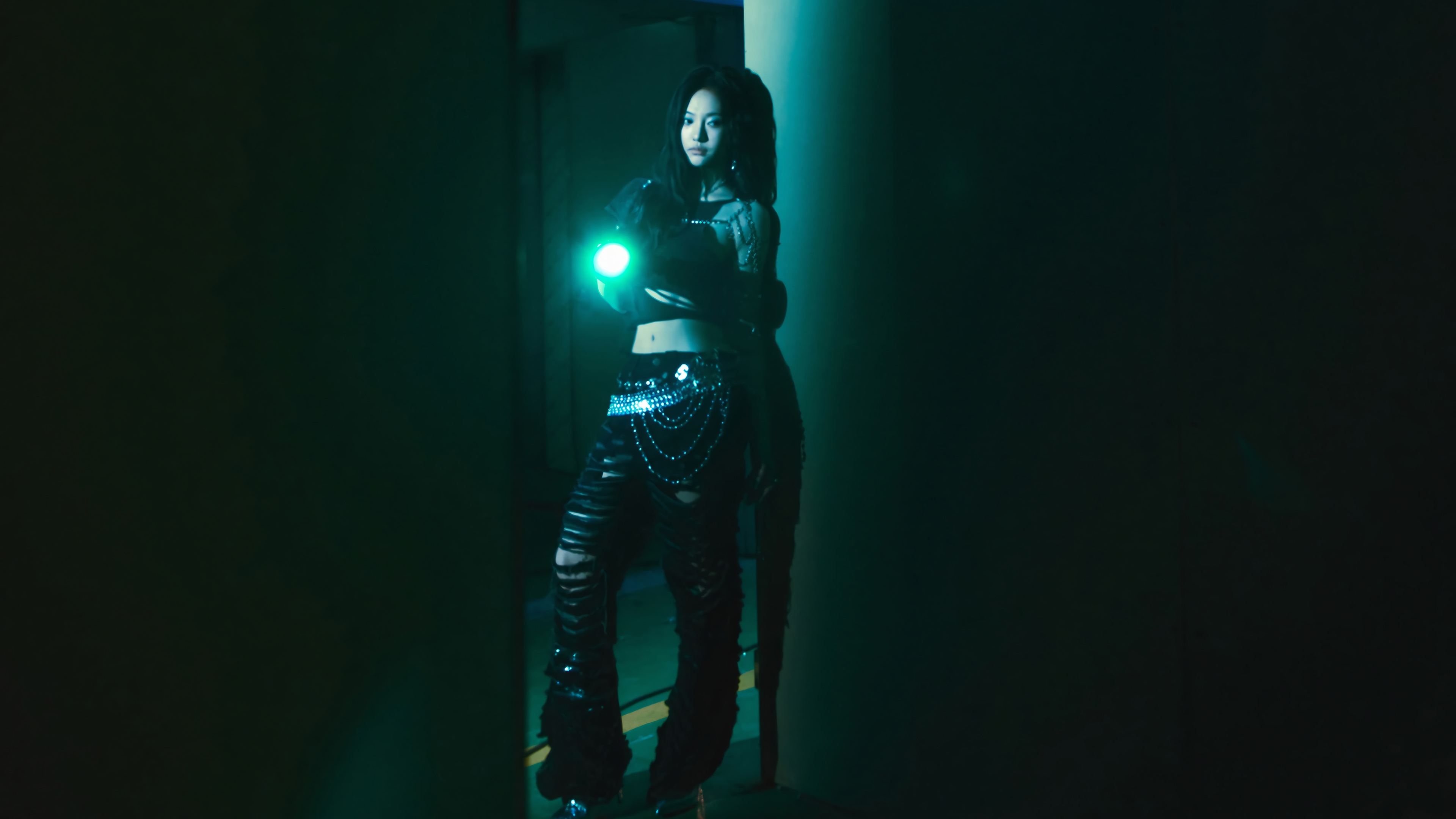 Ningning from Aespa holding a green flashlight HD Wallpaper