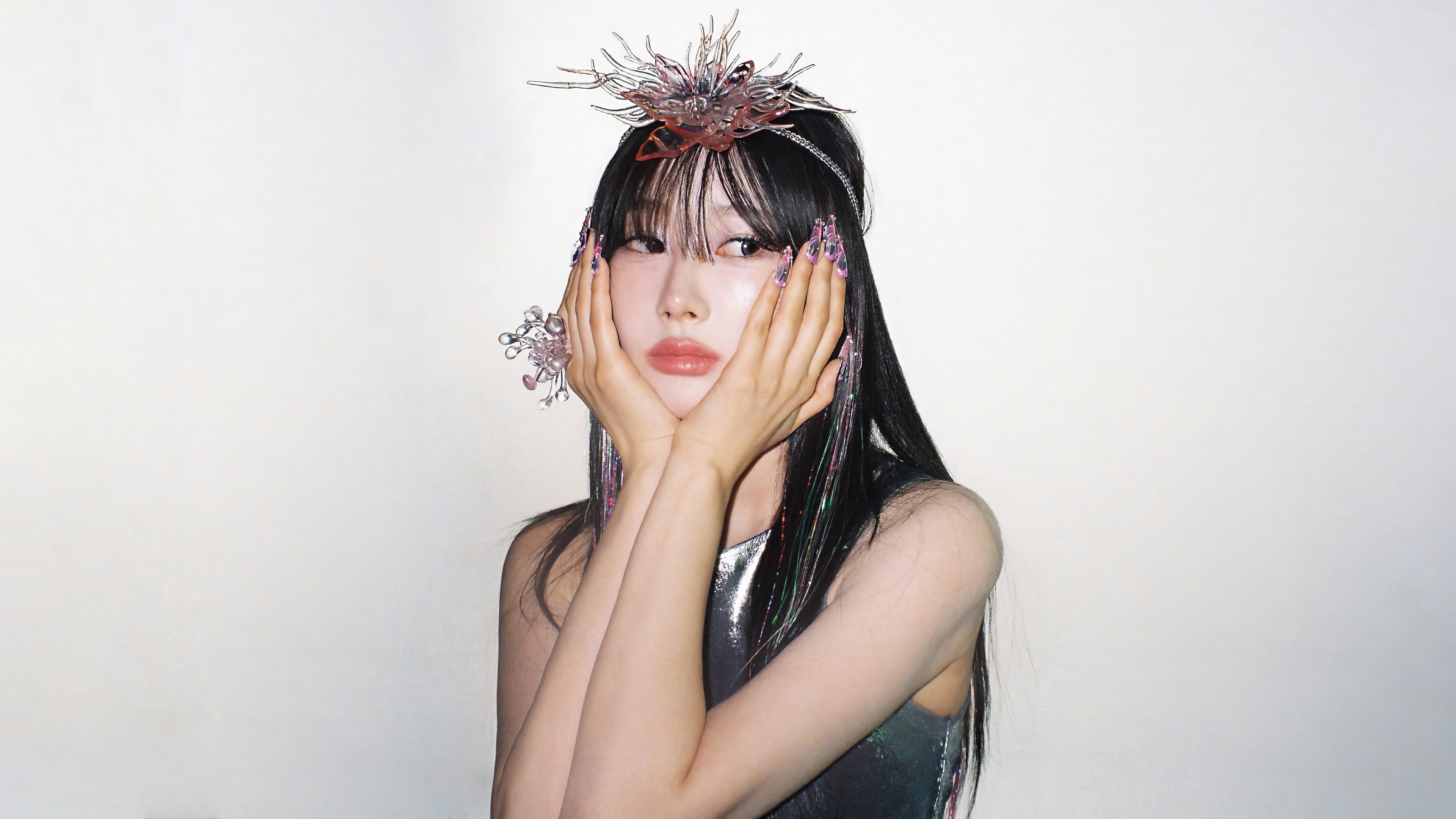 Giselle Aespa with elaborate headpiece and nails HD Wallpaper
