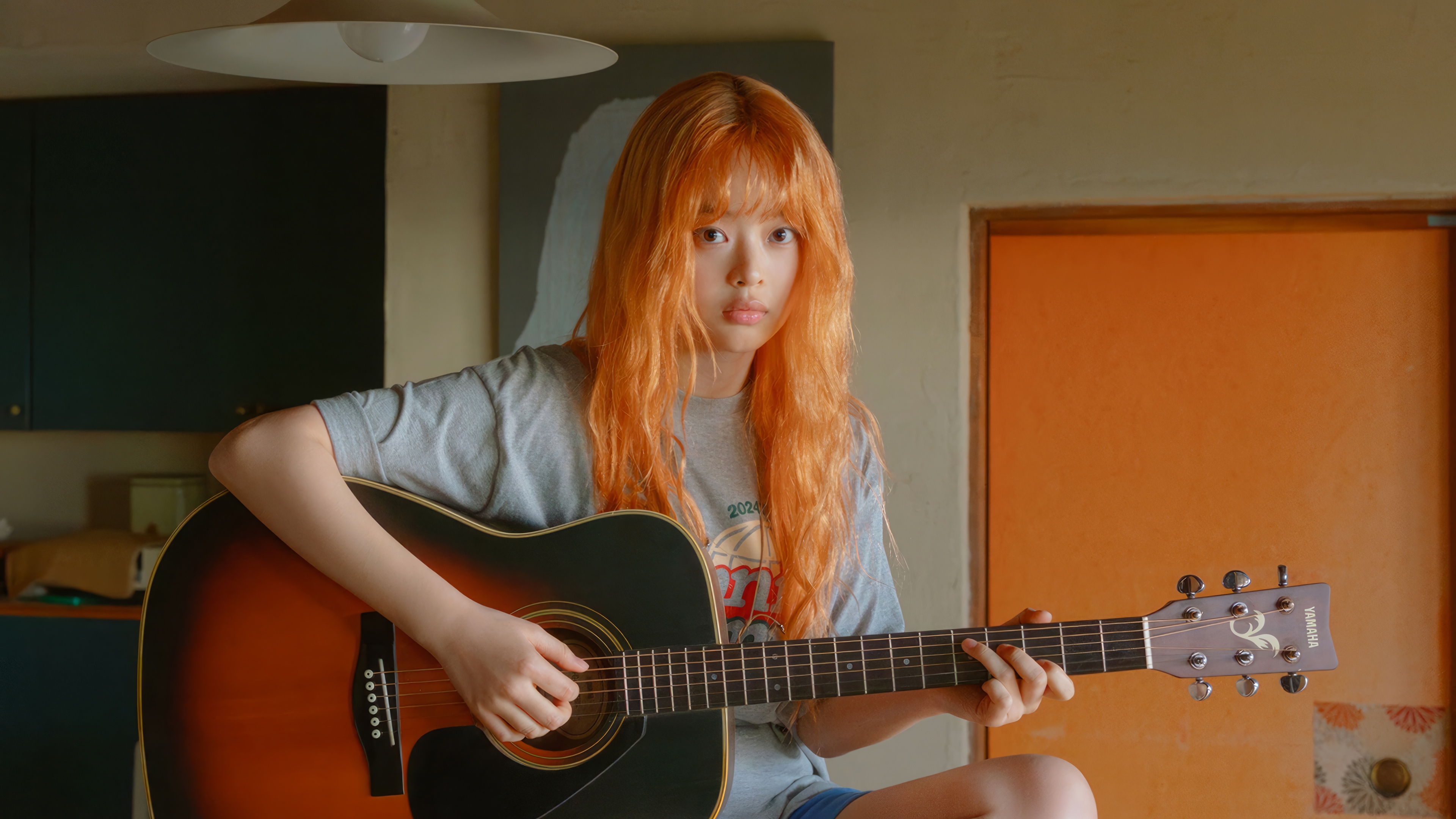 Hanni from NewJeans playing guitar in 4K HD Wallpaper