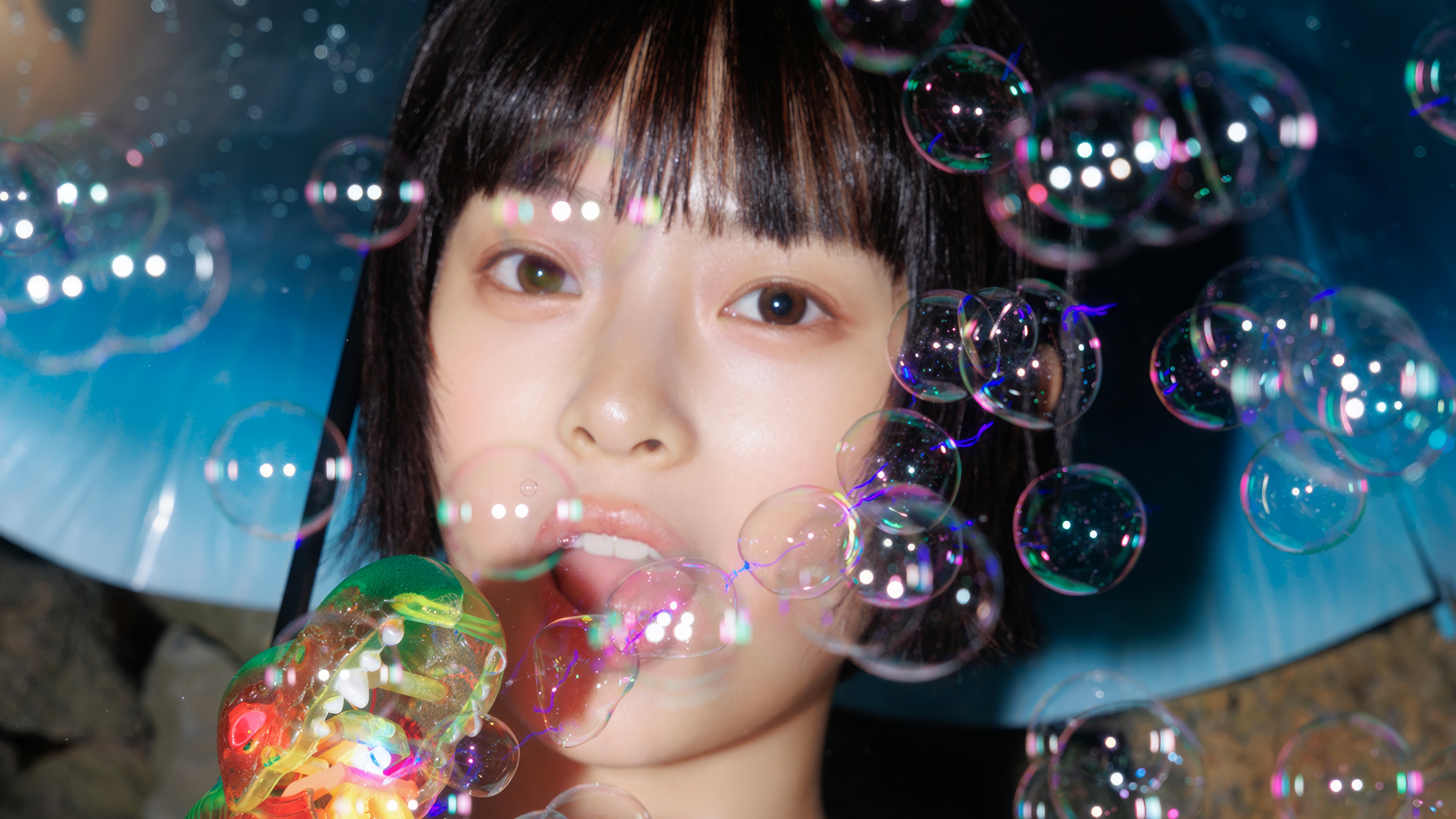 NewJeans Hanni with Bubble Gum in 4K HD Wallpaper