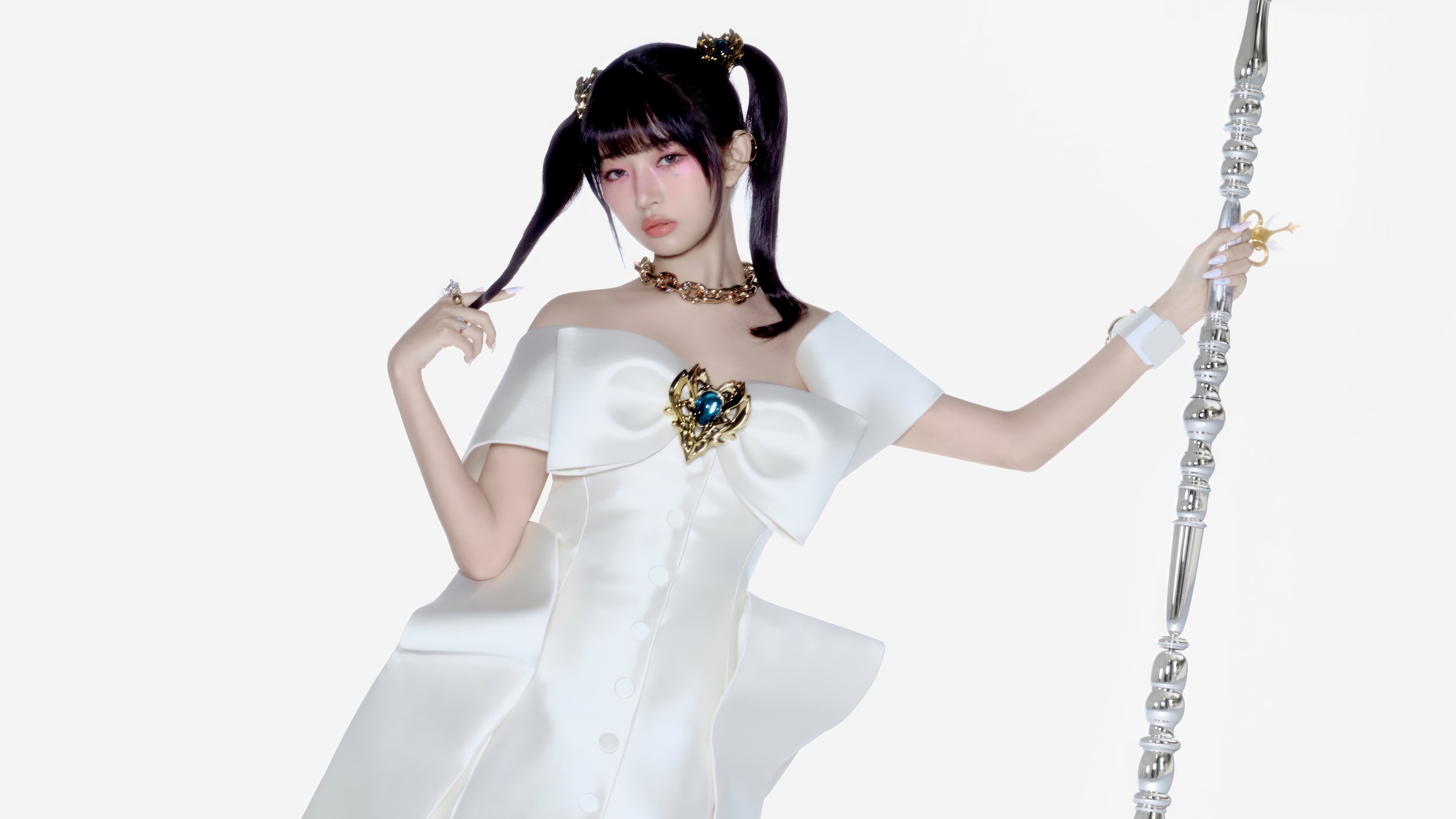 IVE Rei in a white dress with a scepter 4K HD Wallpaper