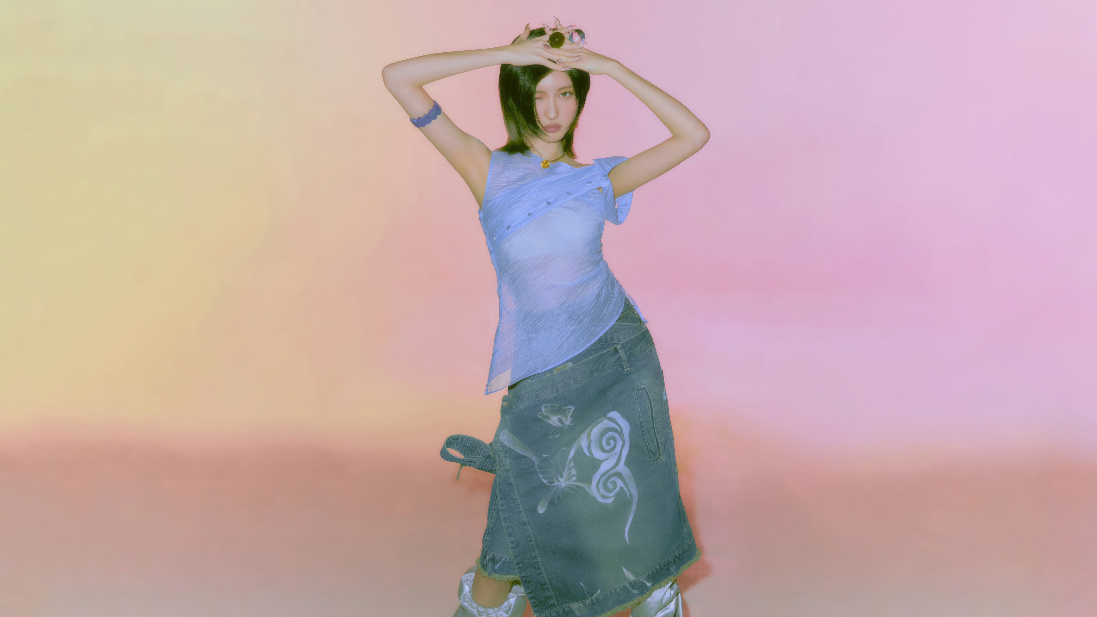 Gaeul from IVE in a blue top and denim skirt HD Wallpaper