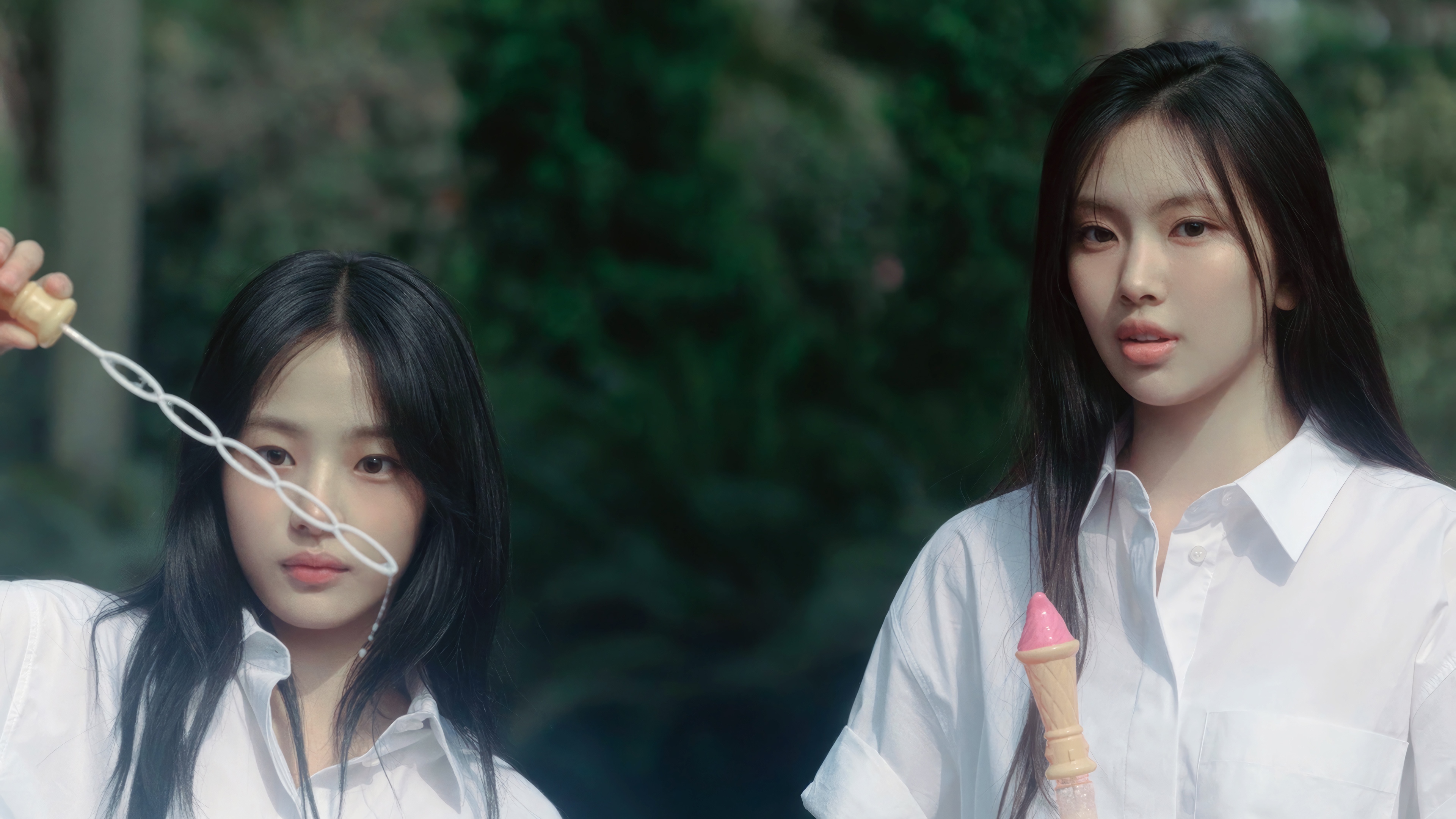 NewJeans Minji and Hyein with bubble wands HD Wallpaper