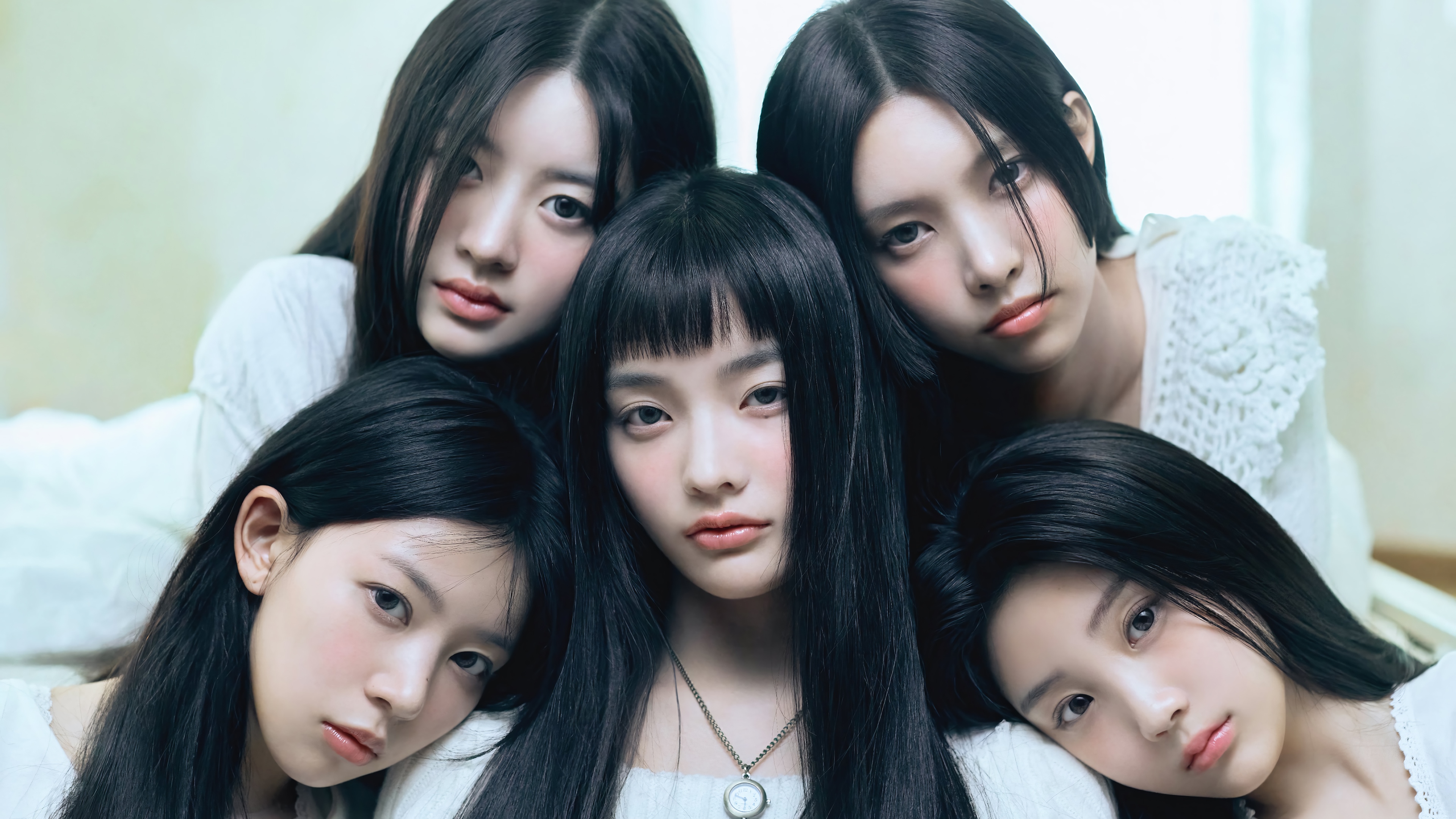 ILLIT Kpop group members Iroha, Wonhee, Moka, Minju, Yunah 4K HD Wallpaper