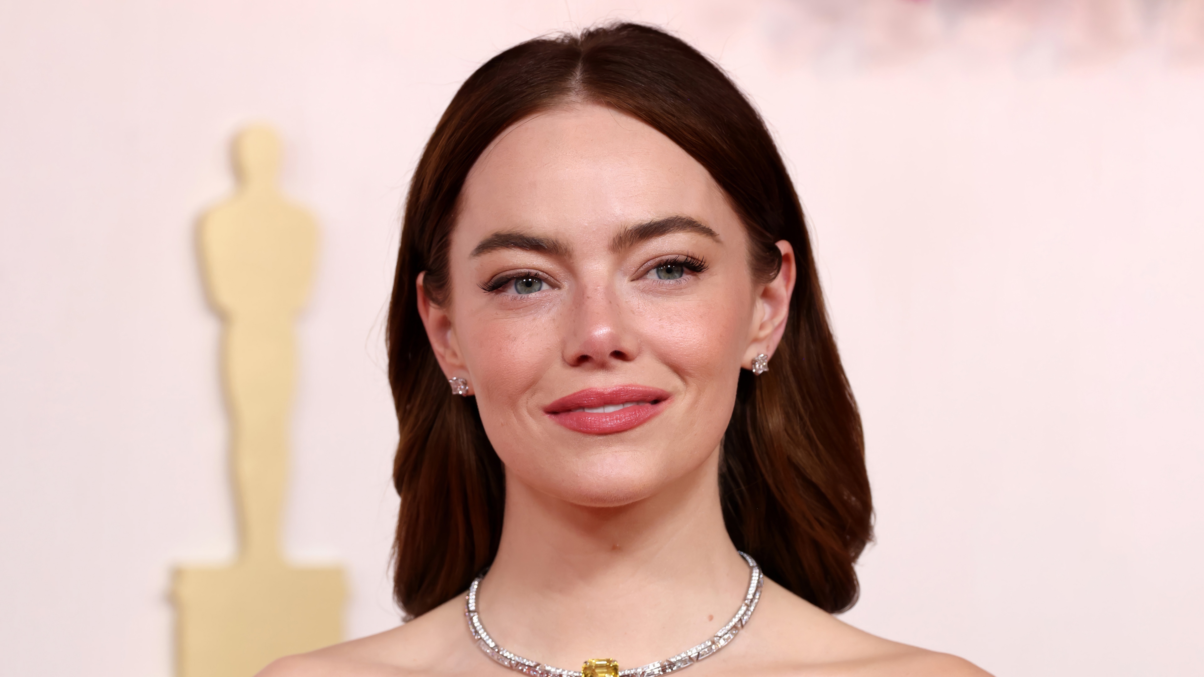 Emma Stone at the Oscars HD Wallpaper