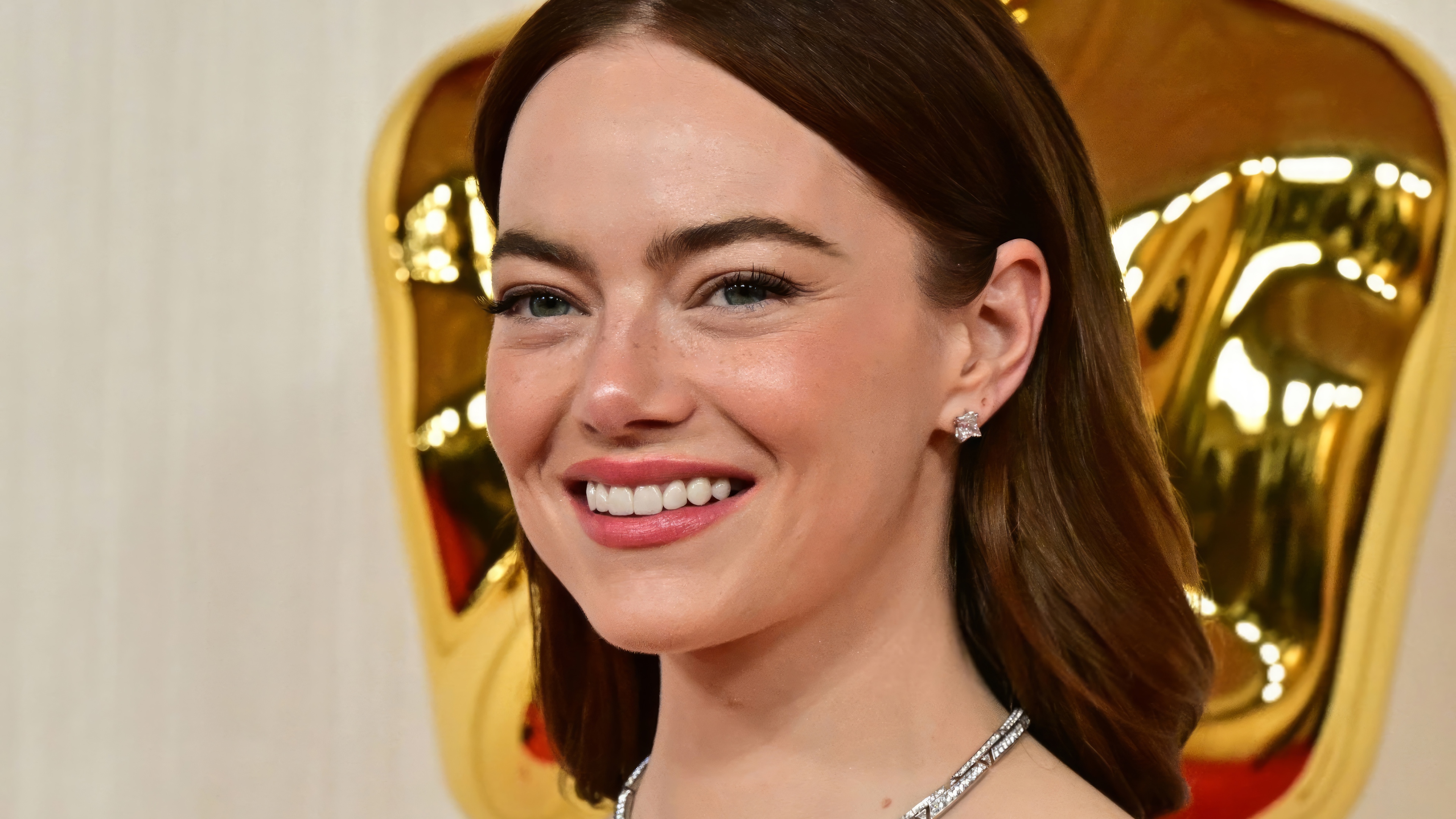 Emma Stone at the Oscars HD Wallpaper