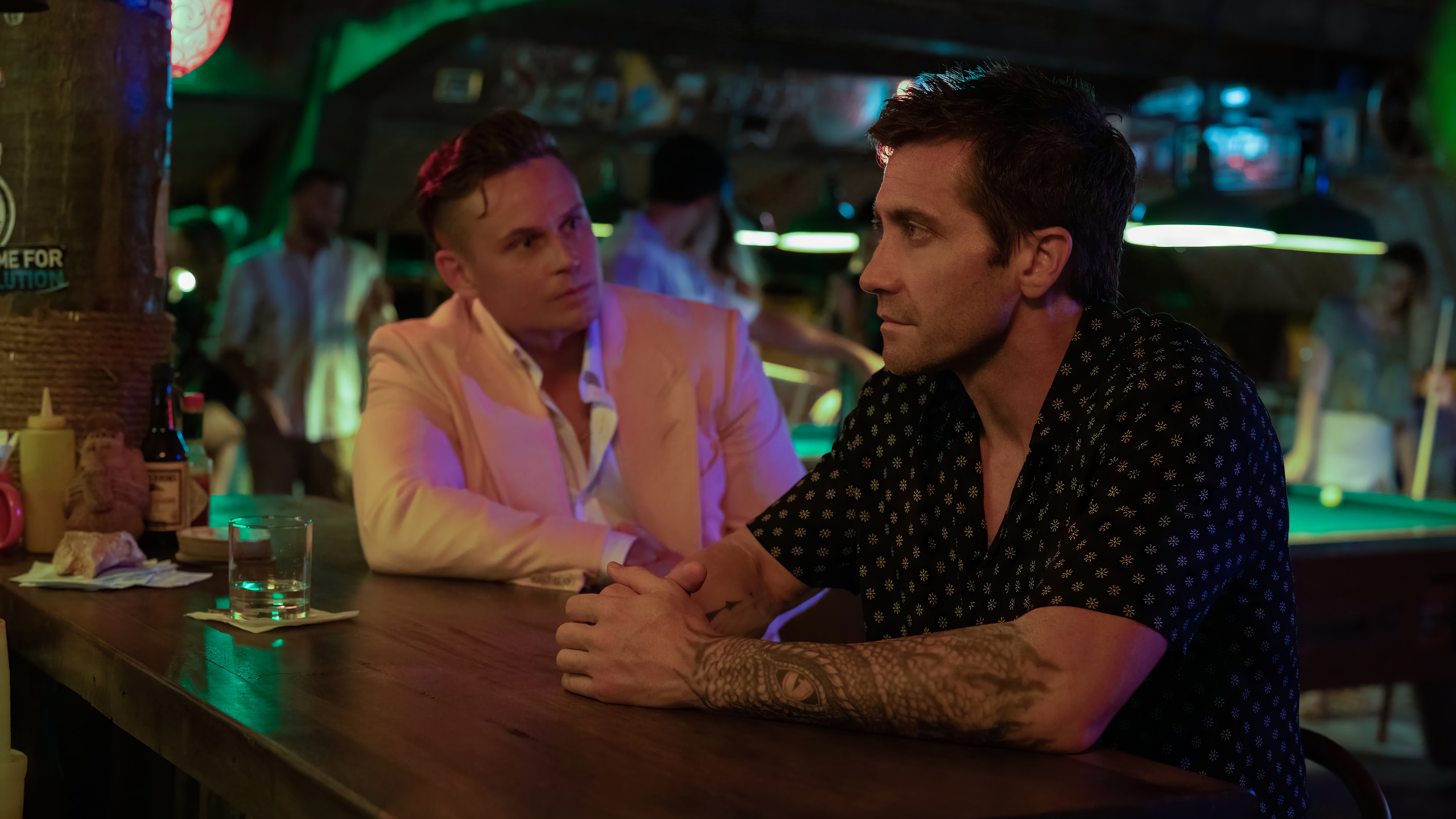 Road House: Jake Gyllenhaal and Billy Magnussen at a Bar HD Wallpaper