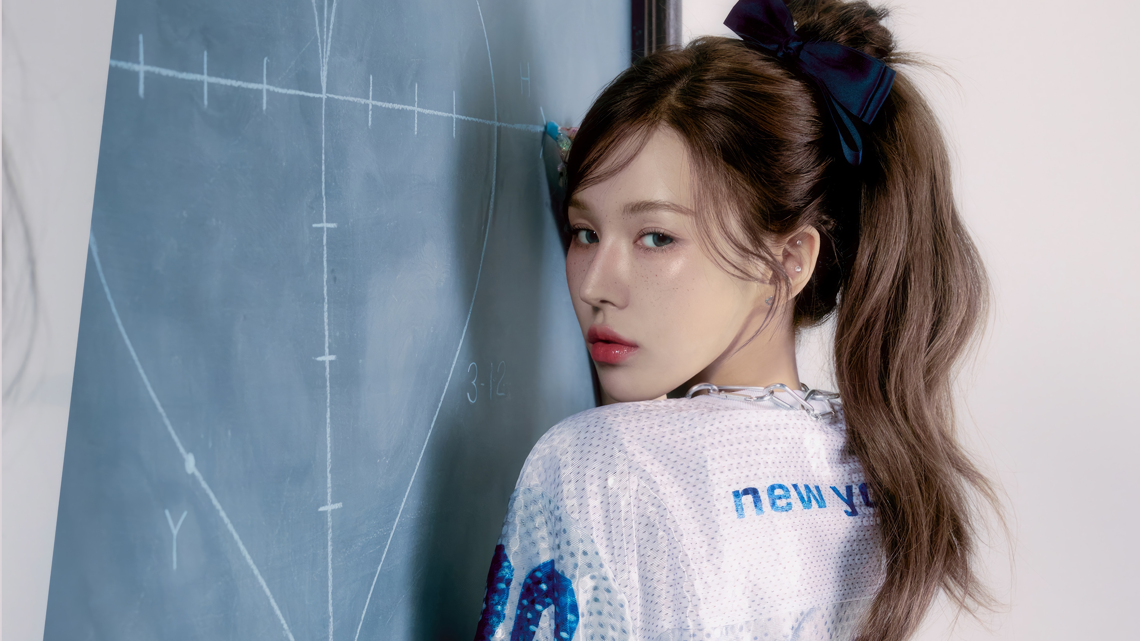 Wendy from Red Velvet poses by a chalkboard HD Wallpaper