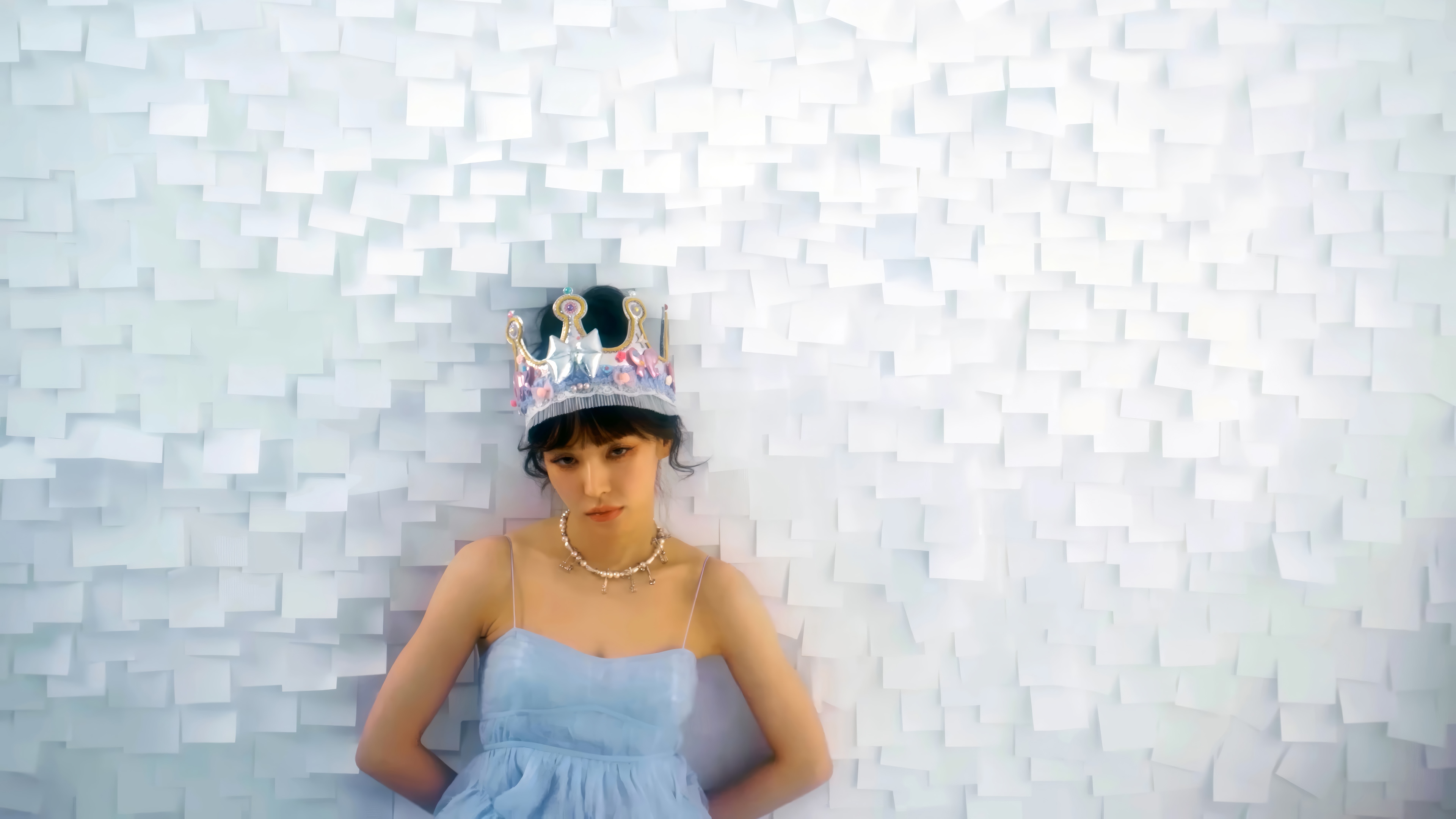 Wendy from Red Velvet wearing a crown HD Wallpaper