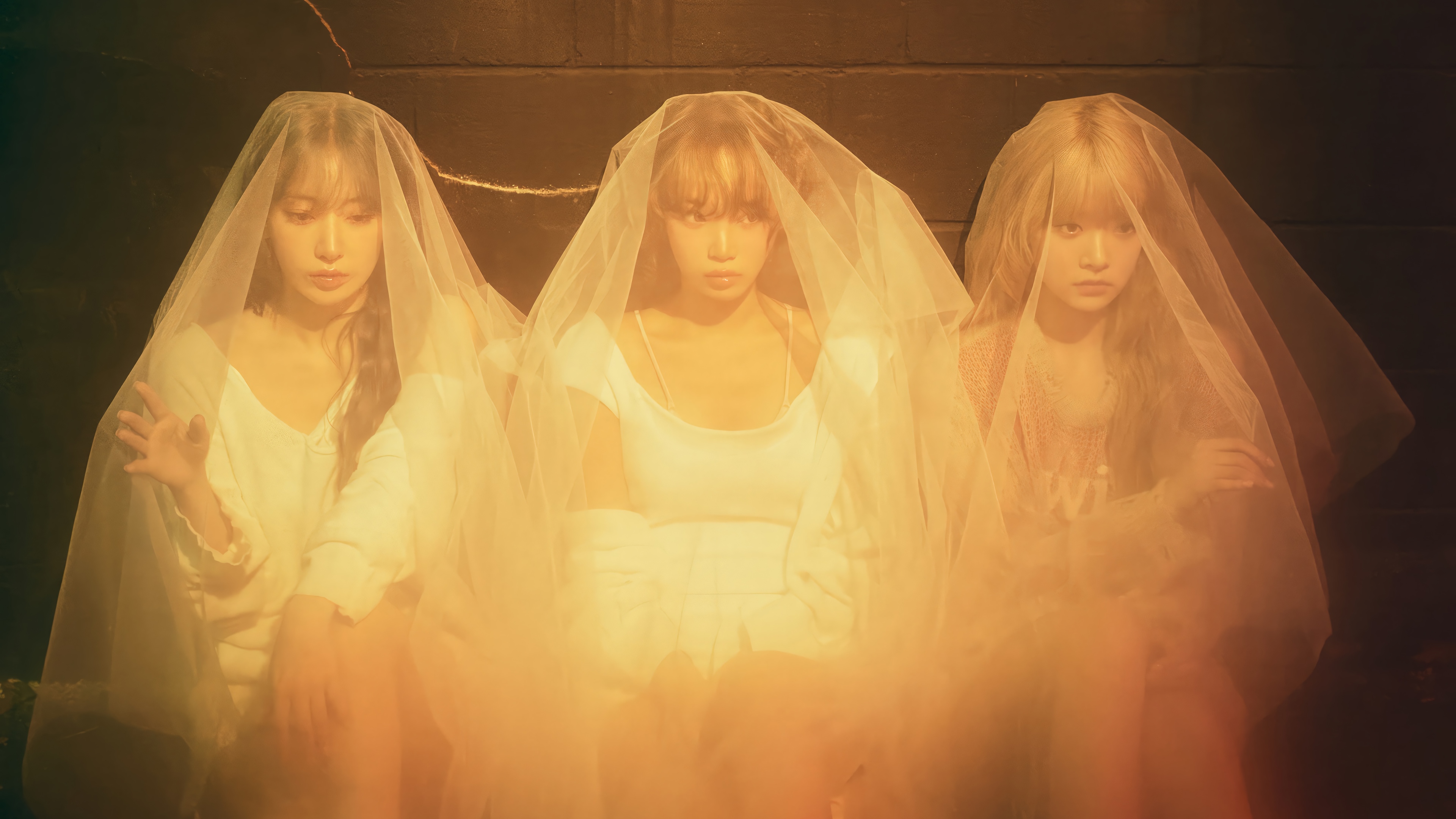 LE SSERAFIM Sakura, Chaewon, Eunchae in 4K HD Wallpaper