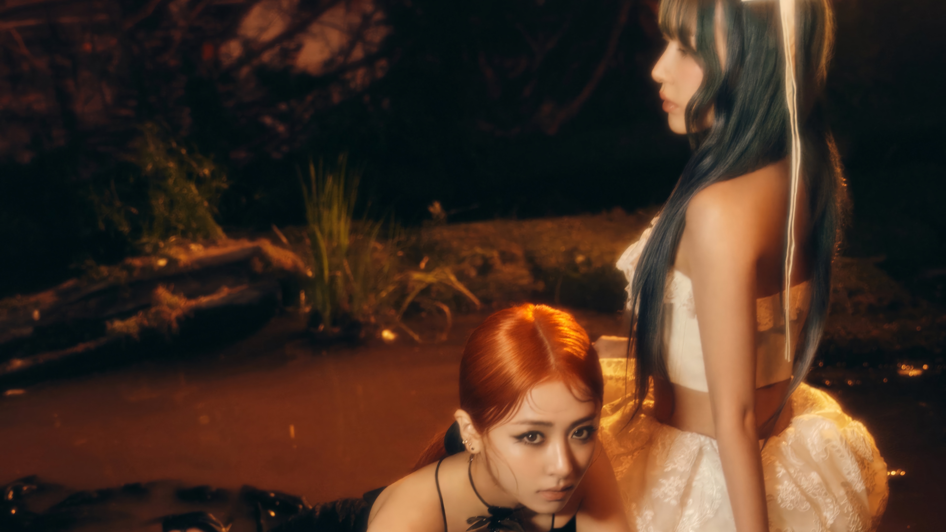LE SSERAFIM's Yunjin and Sakura in 4K HD Wallpaper