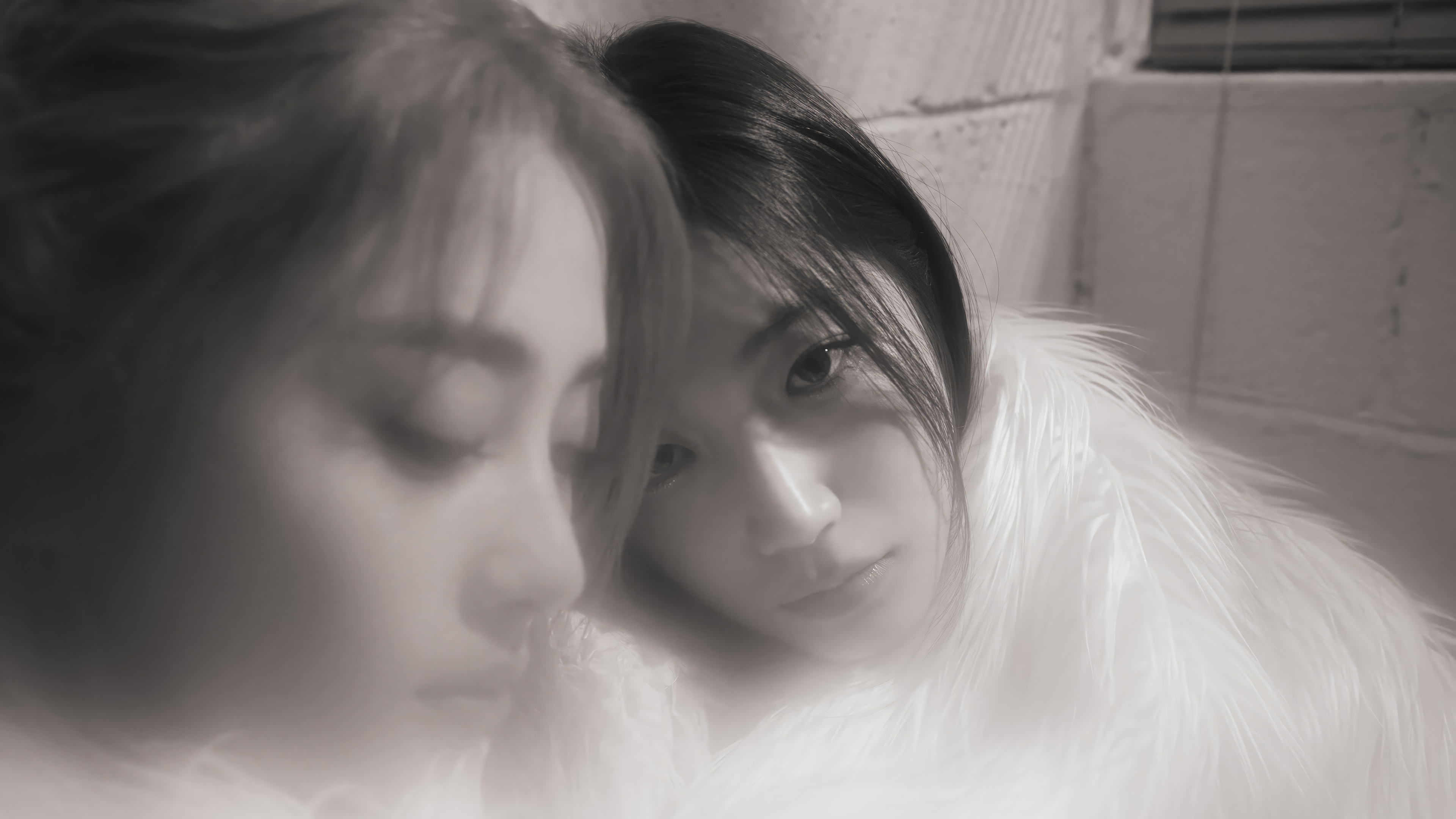 LE SSERAFIM Yunjin and Kazuha 4K HD Wallpaper