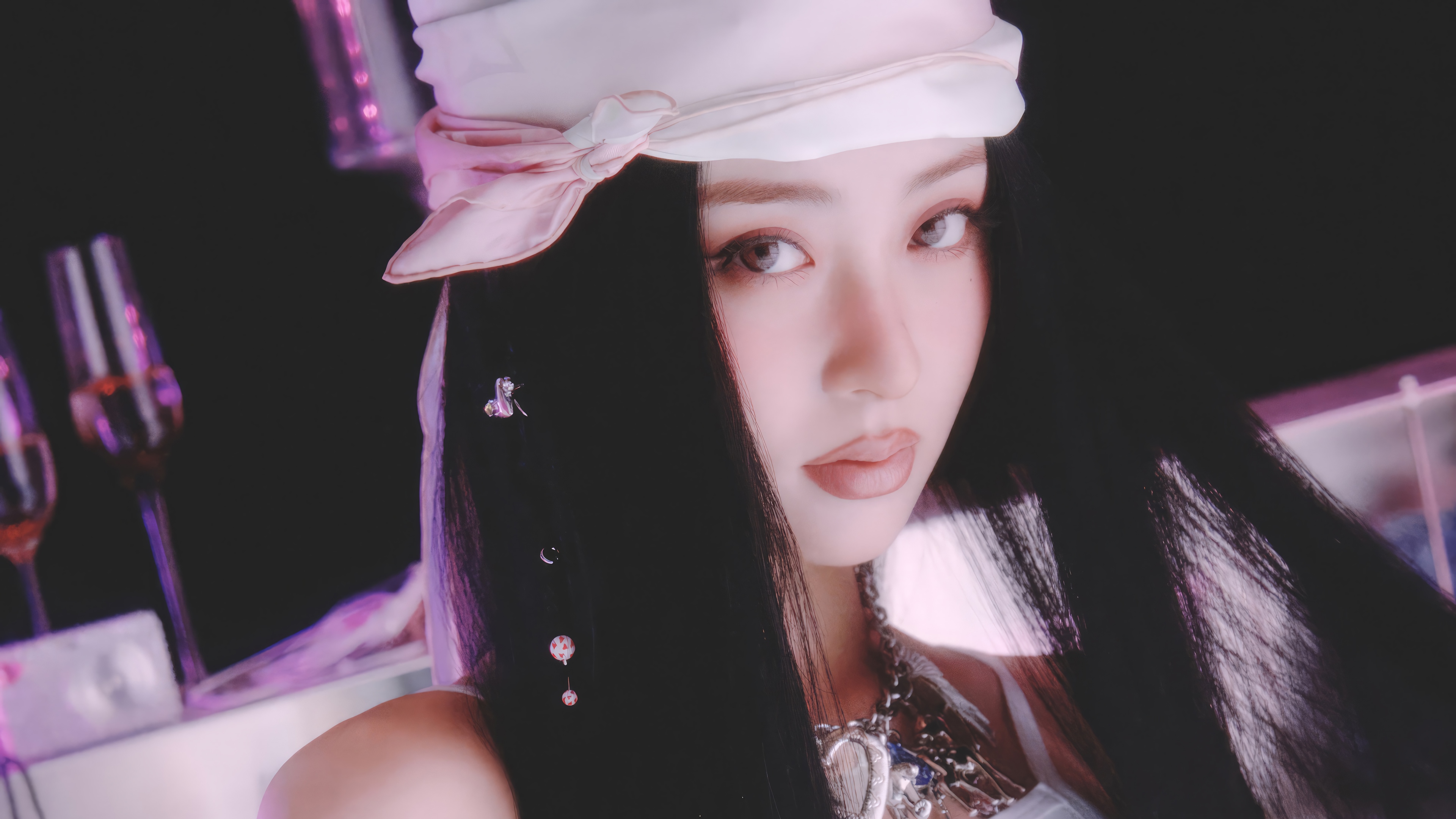 LE SSERAFIM Yunjin in 4K HD Wallpaper