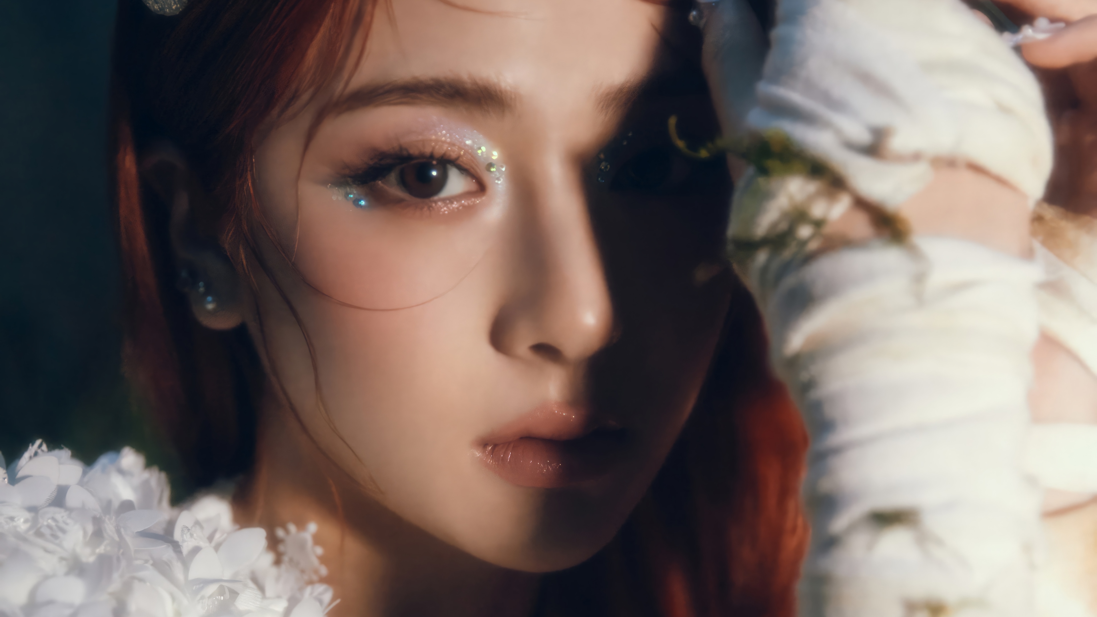 Yunjin from LE SSERAFIM in 4K HD Wallpaper