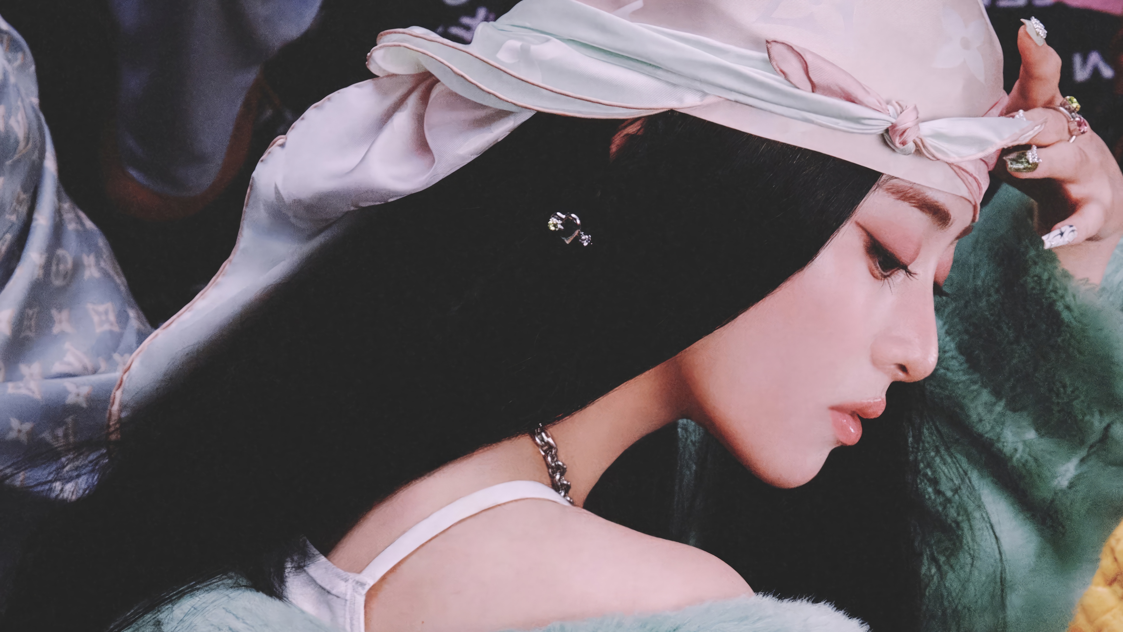 Yunjin from LE SSERAFIM in 4K HD Wallpaper
