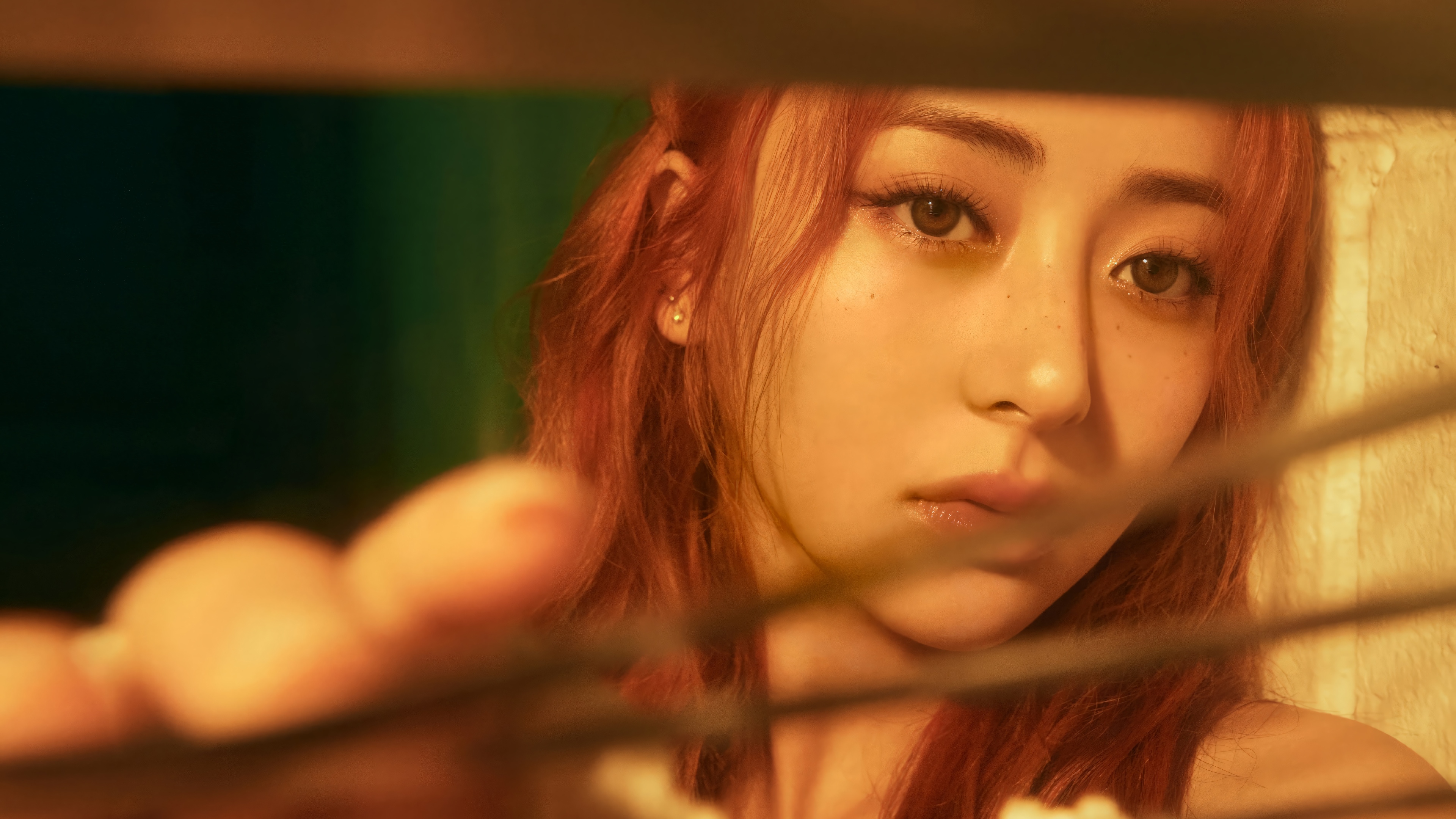 Huh Yunjin of LE SSERAFIM in 4K HD Wallpaper