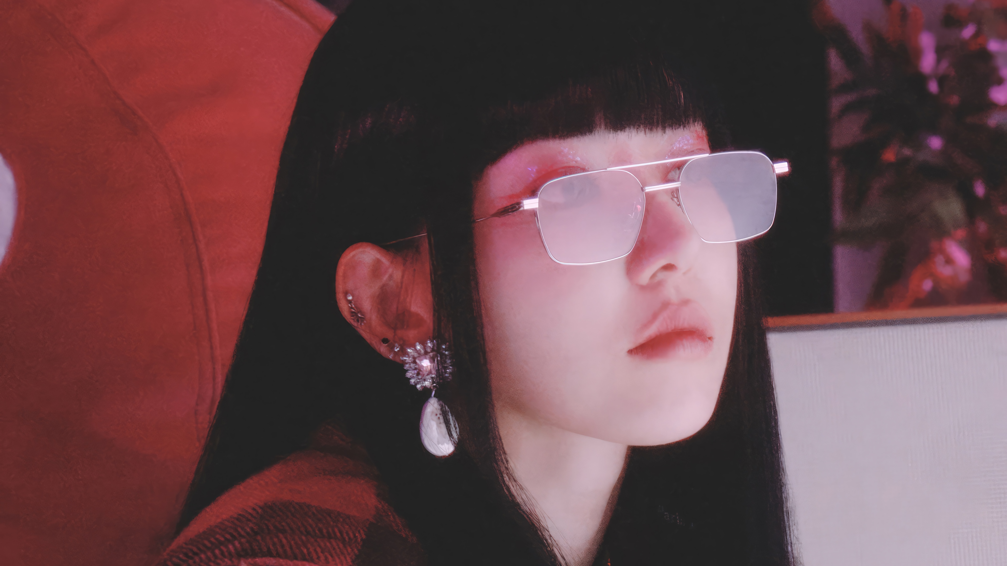 Sakura from LE SSERAFIM wearing sunglasses HD Wallpaper