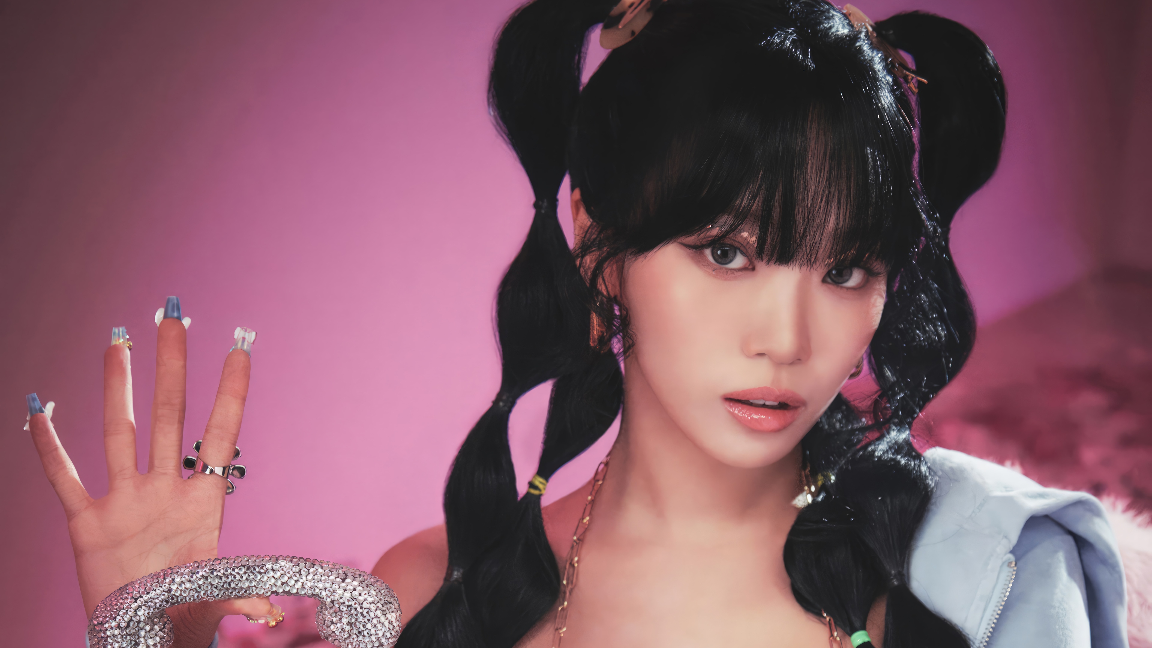Kim Chaewon of LE SSERAFIM in 4K HD Wallpaper