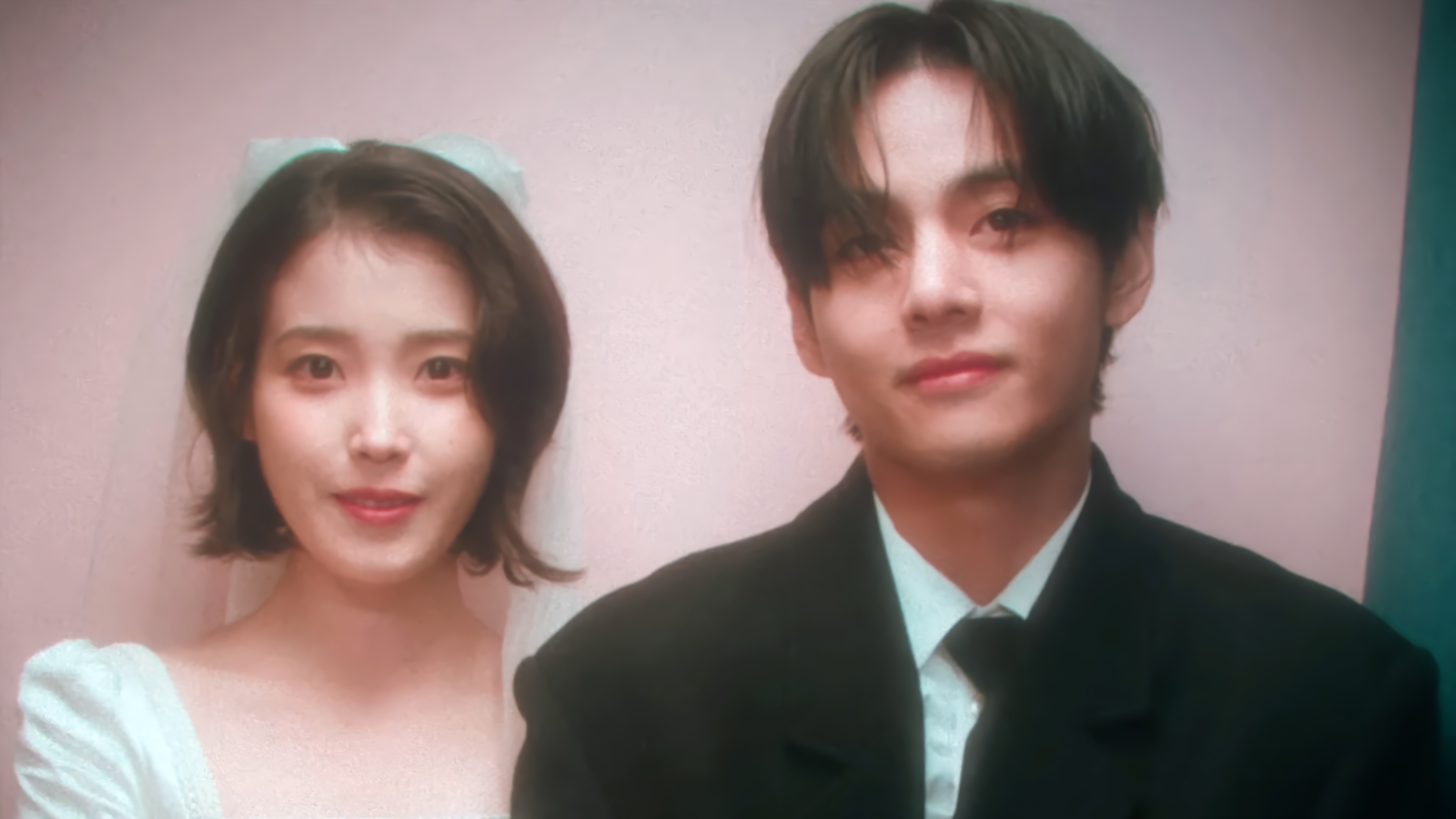 IU and V in 4K HD Wallpaper