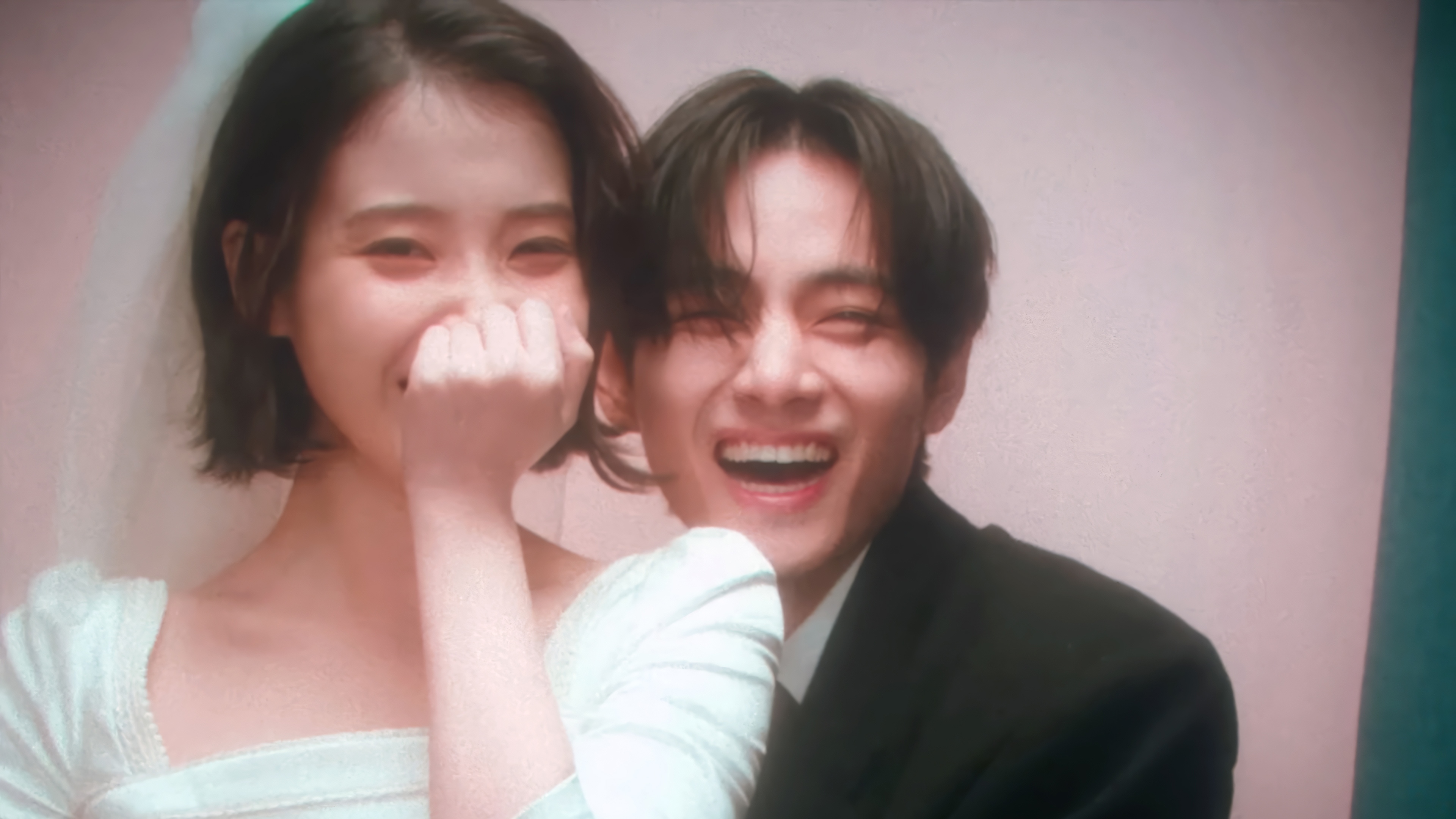IU and V in 4K HD Wallpaper