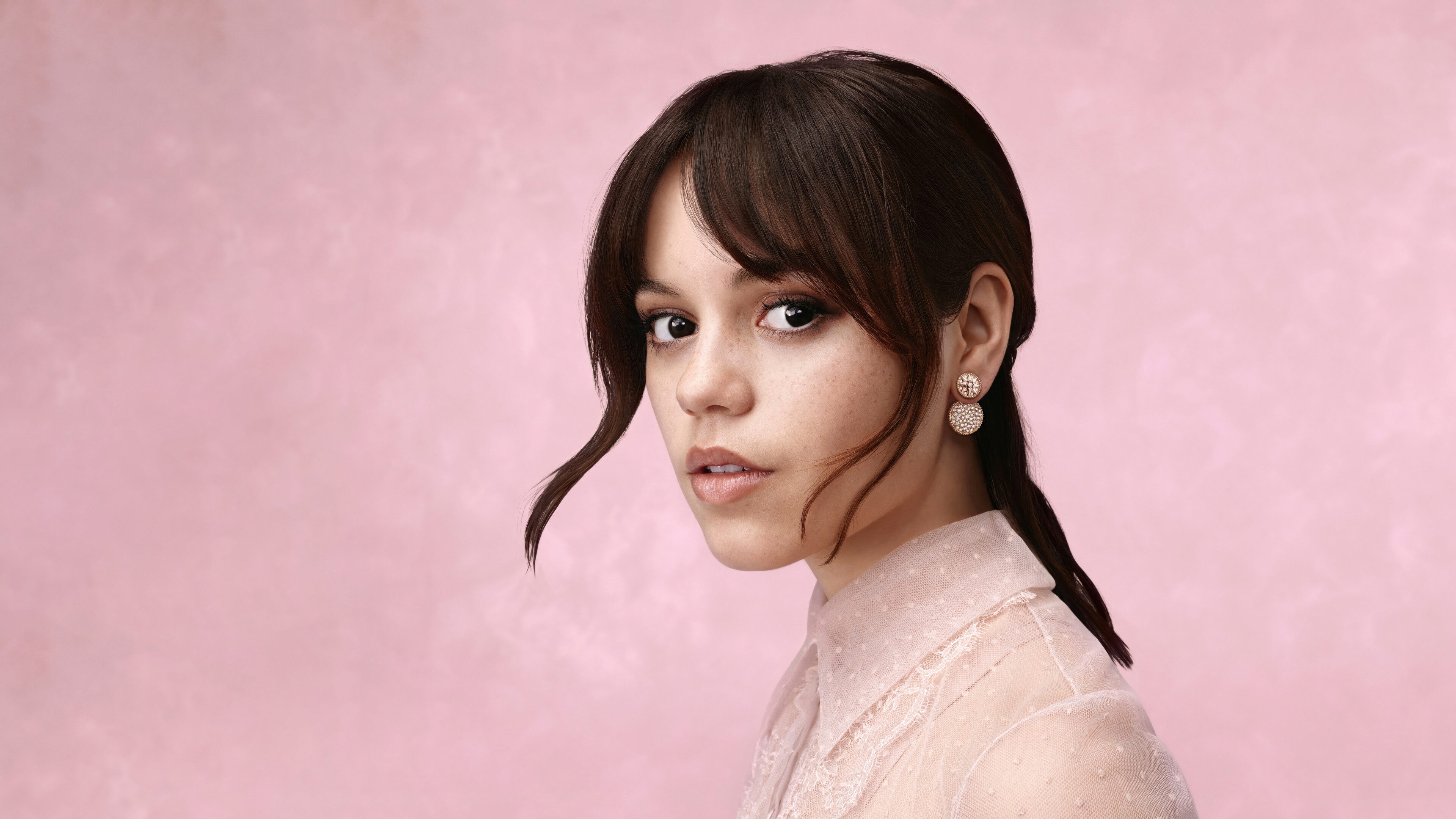 Jenna Ortega 4K HD Wallpaper