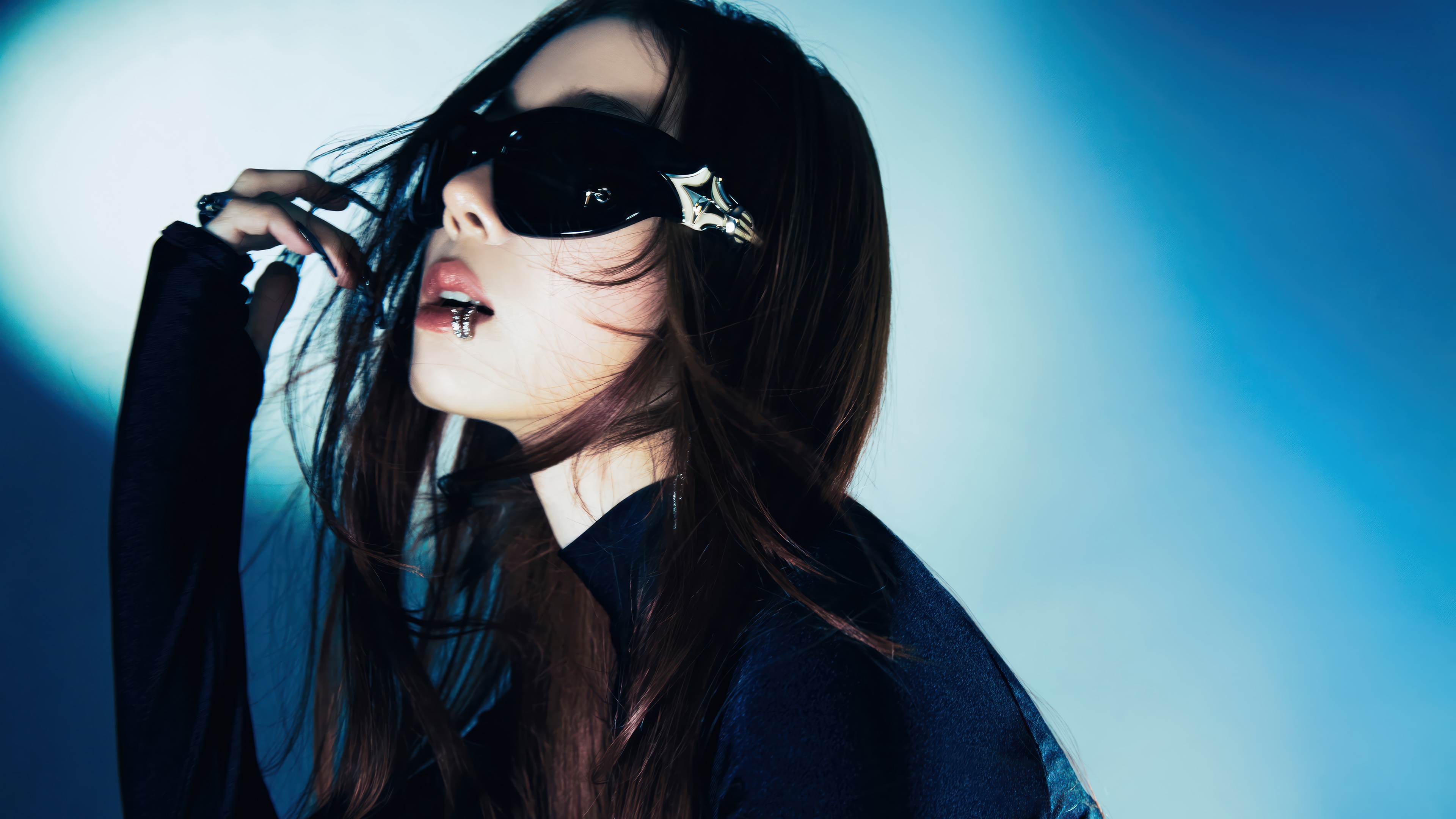 Aespa Winter wearing sunglasses and piercings HD Wallpaper