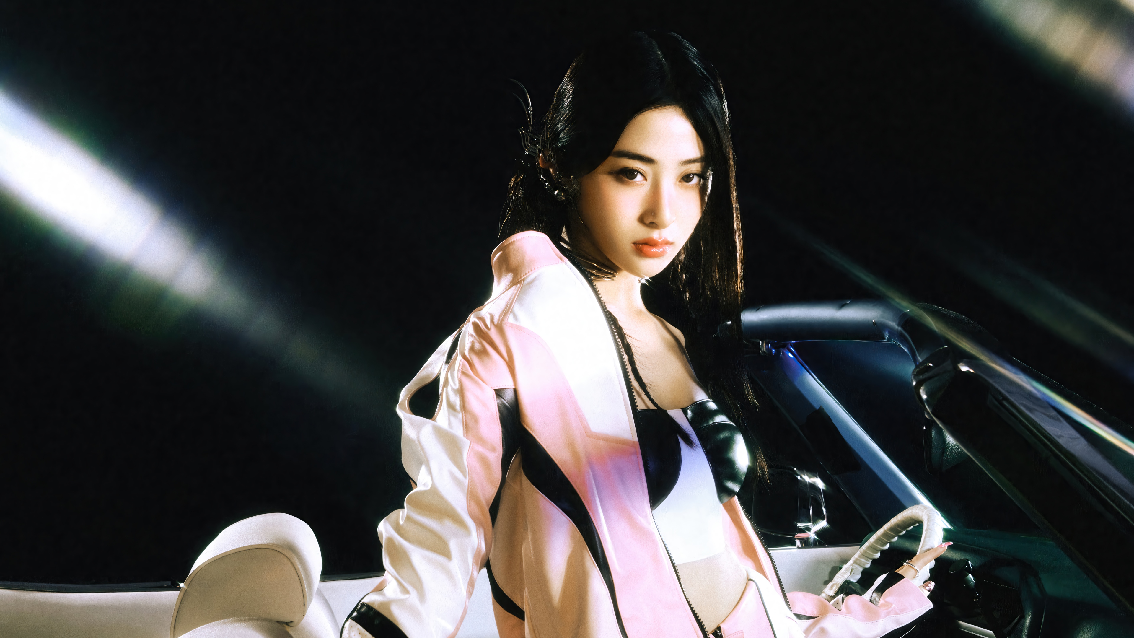 Huh Yun-jin in a pink and white jacket HD Wallpaper
