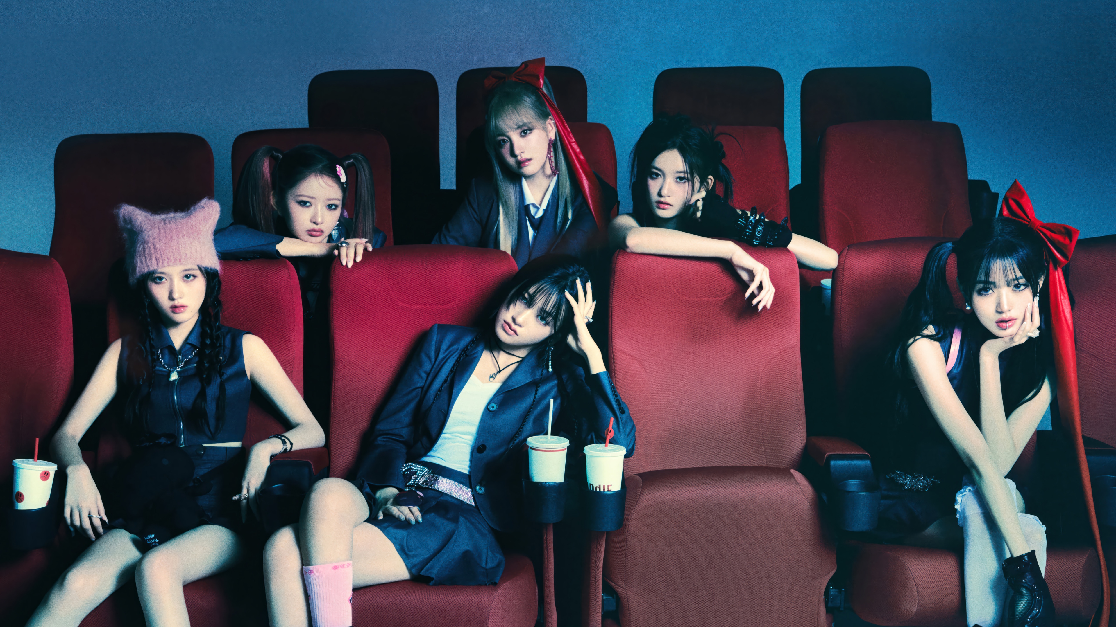 IVE members in a movie theater HD Wallpaper