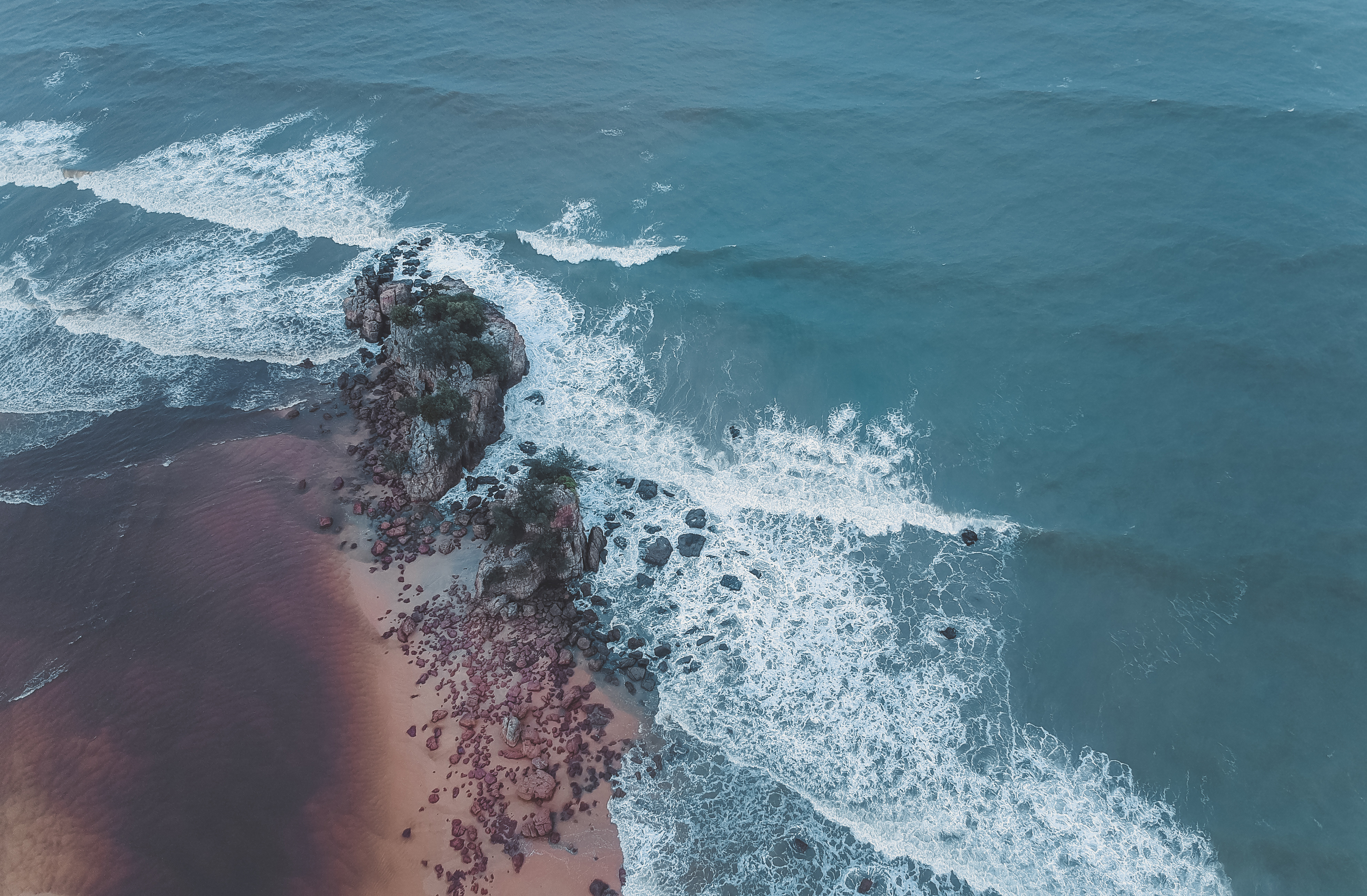 Aerial view of rocky shore with waves crashing HD Wallpaper