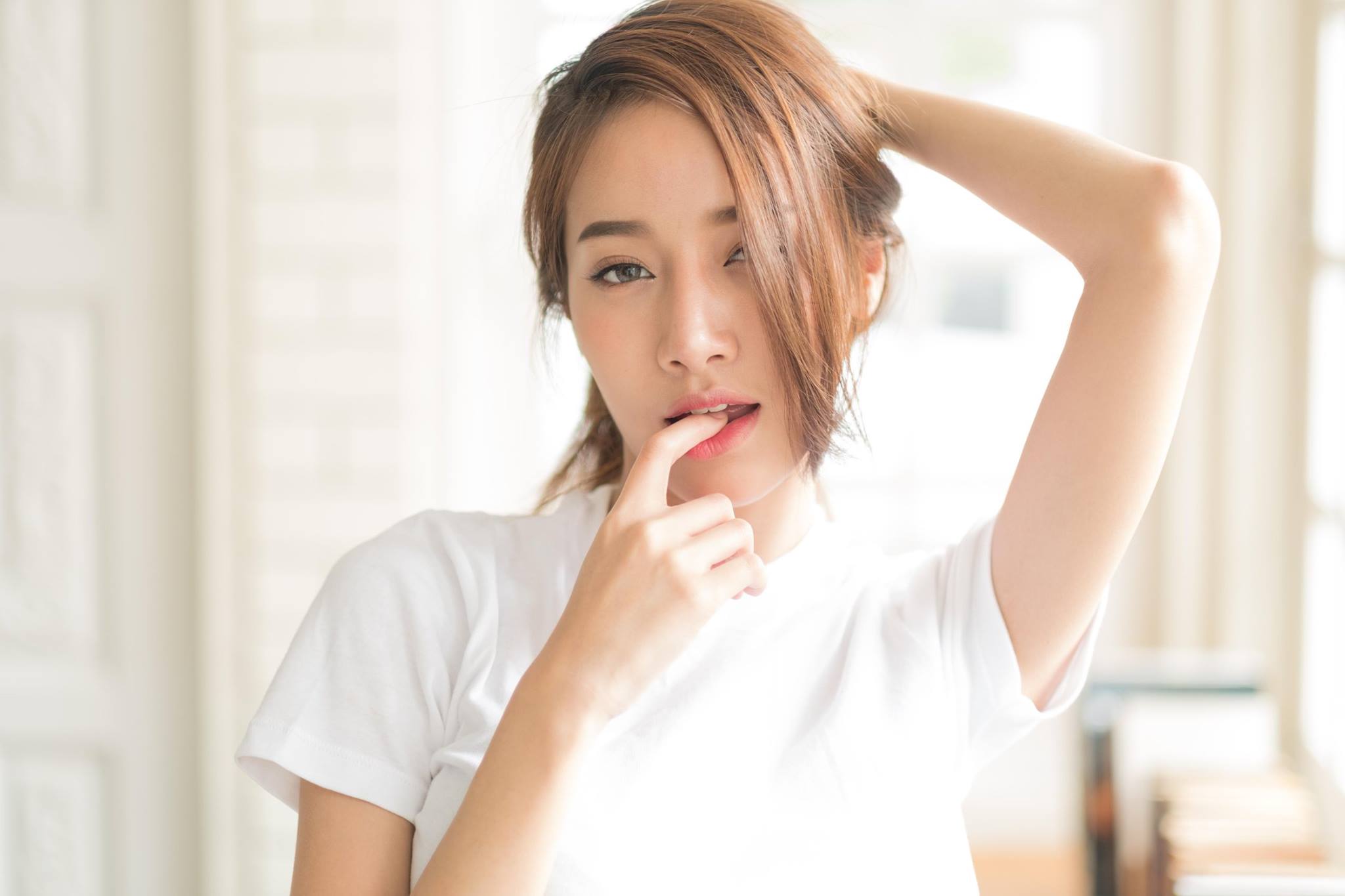 Asian woman with hand on mouth HD Wallpaper