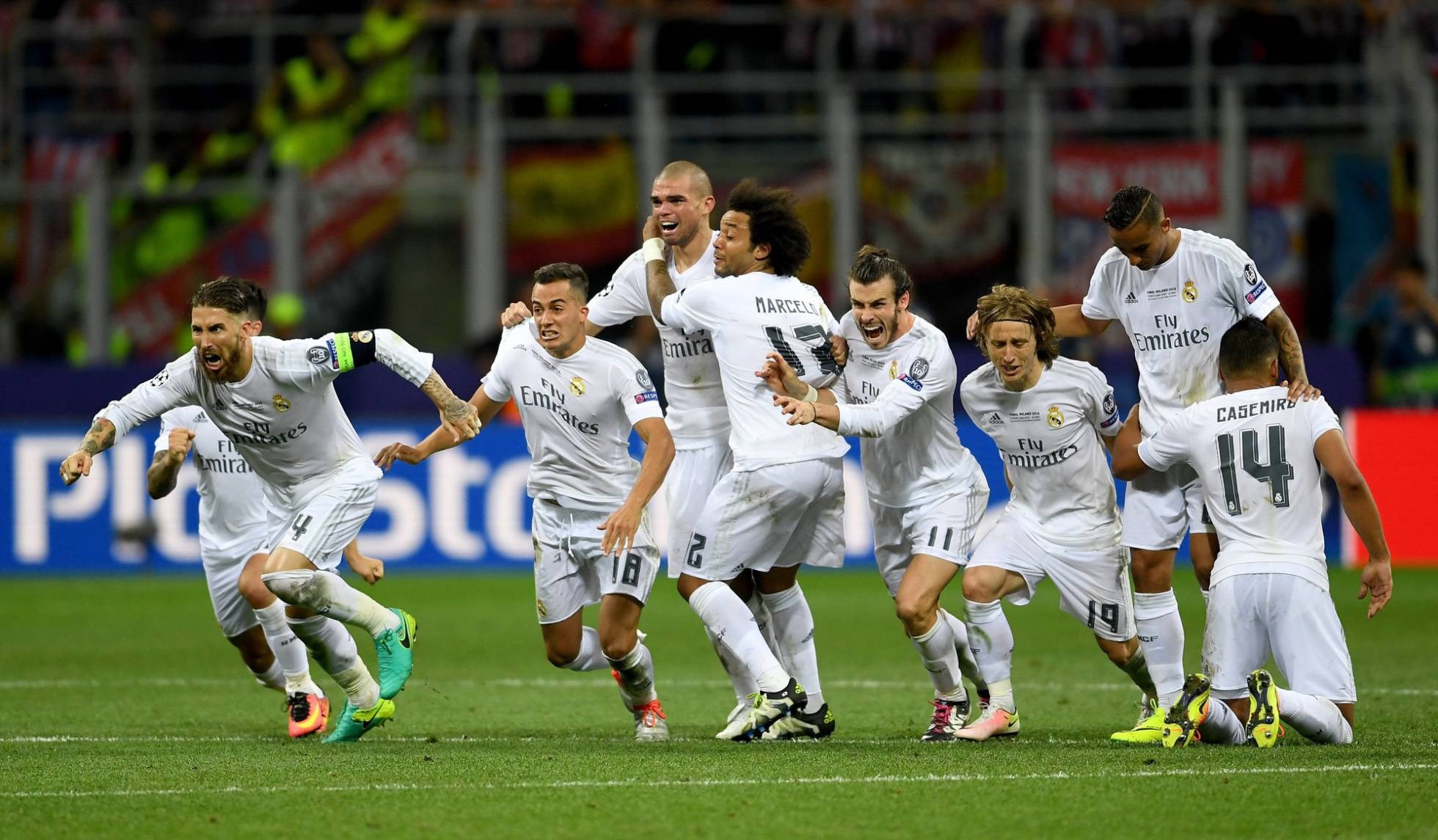 Real Madrid players celebrating a victory HD Wallpaper