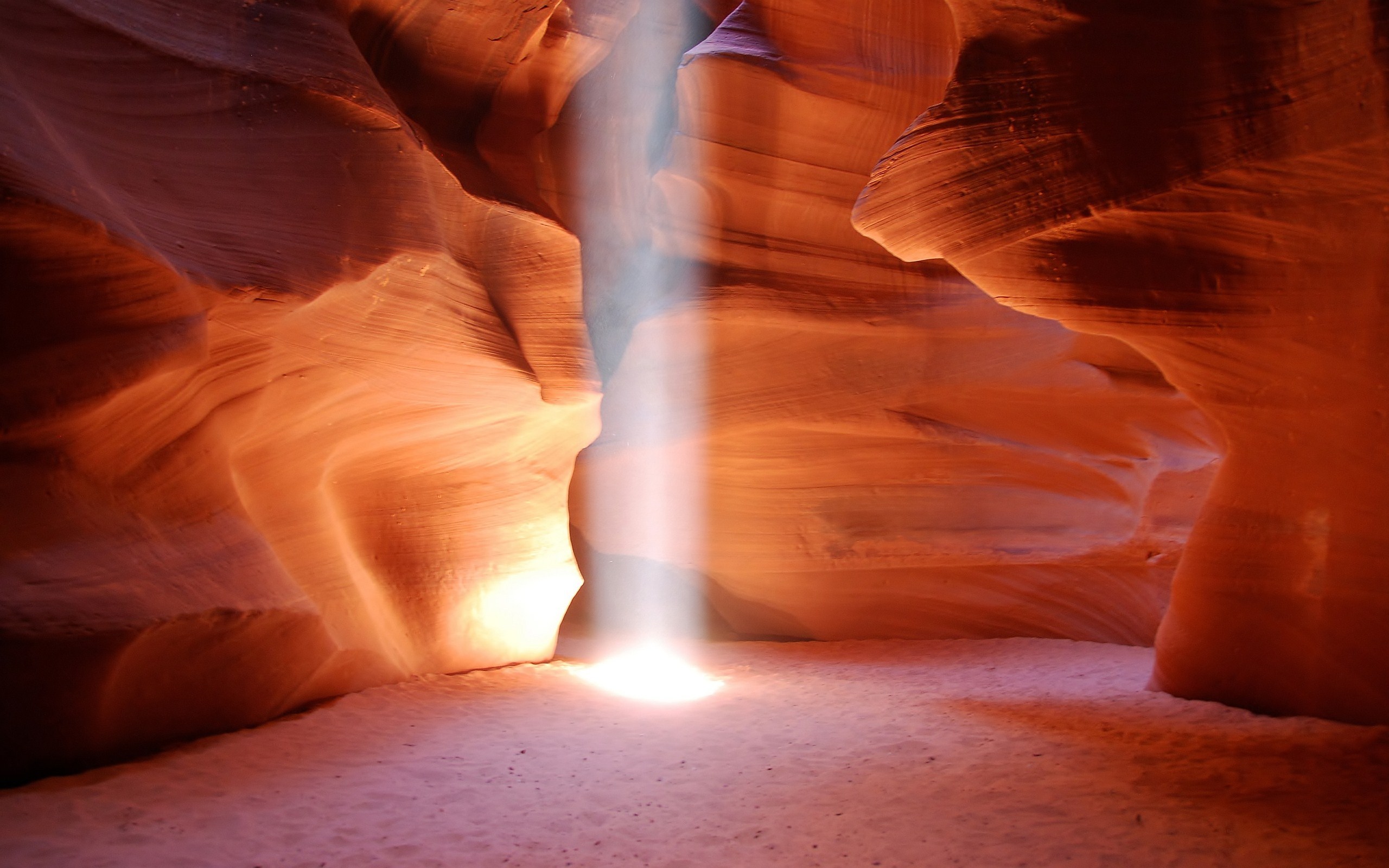 Sunbeam in Antelope Canyon HD Wallpaper