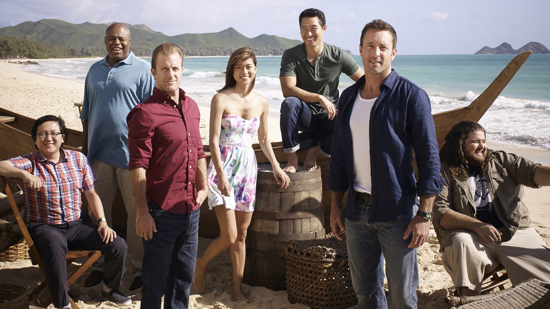 Hawaii Five-0 cast on a beach HD Wallpaper
