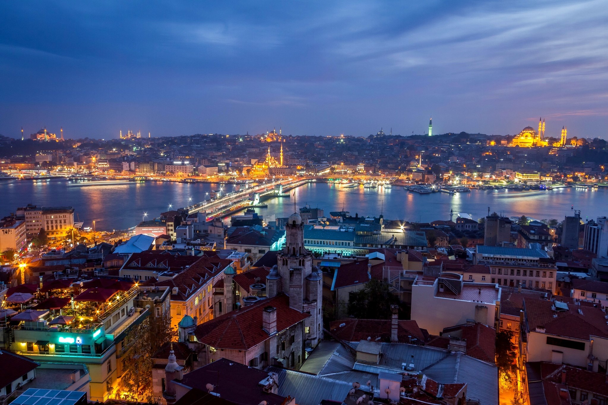 Istanbul cityscape at dusk with Golden Horn and mosques HD Wallpaper