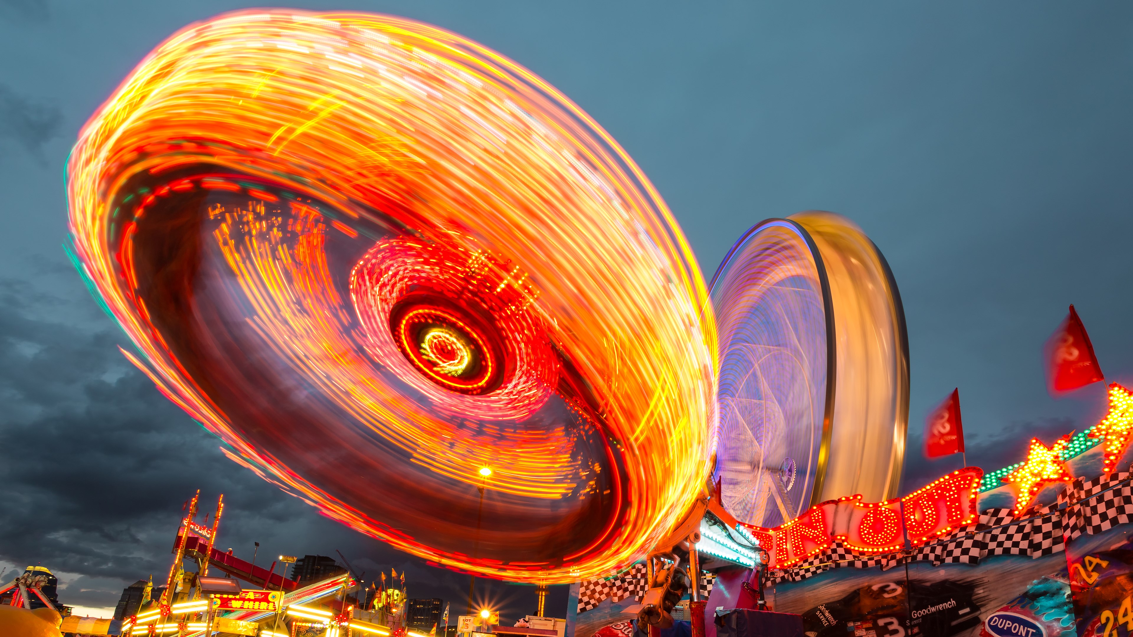 4K Amusement Park Ride at Night HD Wallpaper