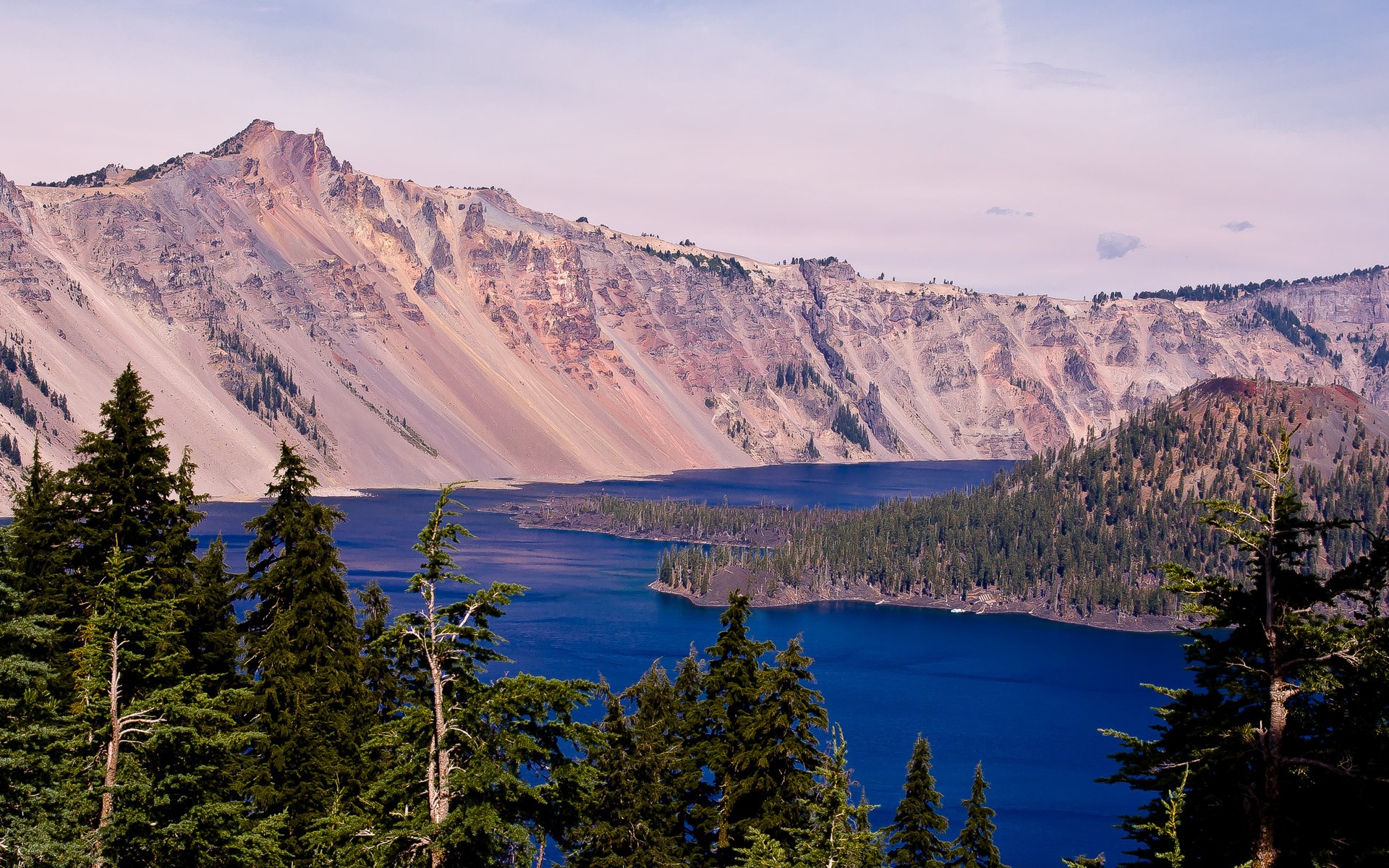 Crater Lake National Park with Wizard Island HD Wallpaper