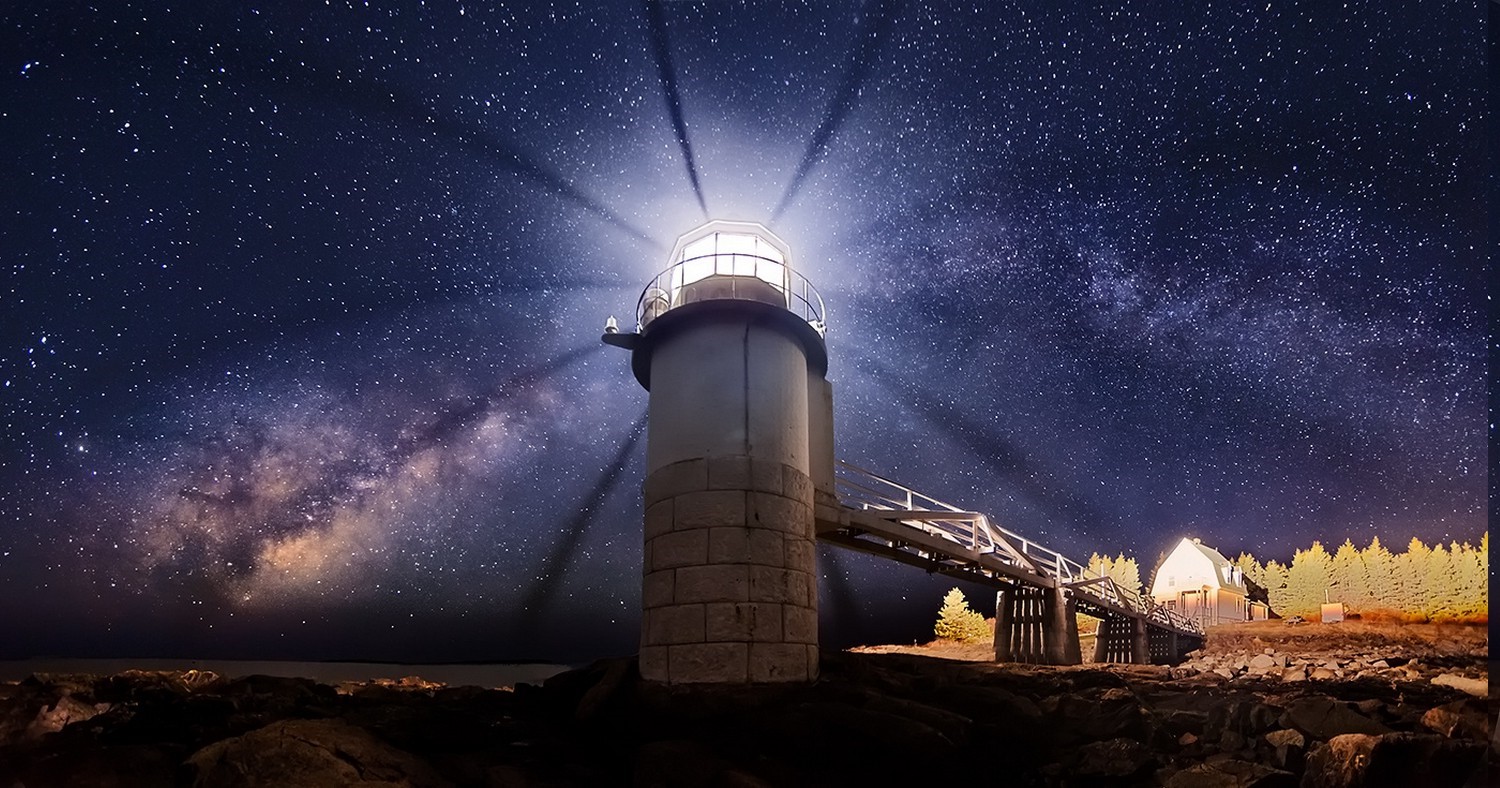 Lighthouse under the Milky Way HD Wallpaper