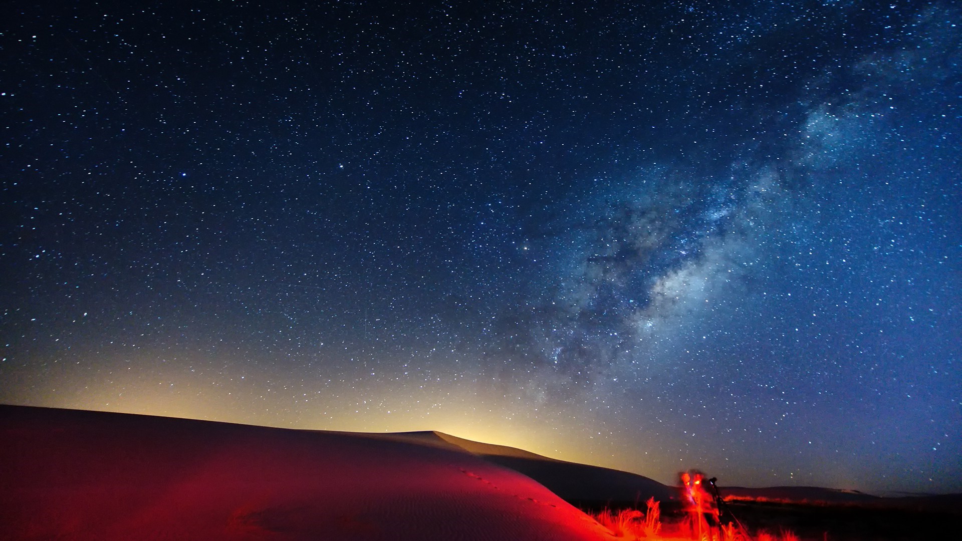 Starry night sky over sand dunes HD Wallpaper