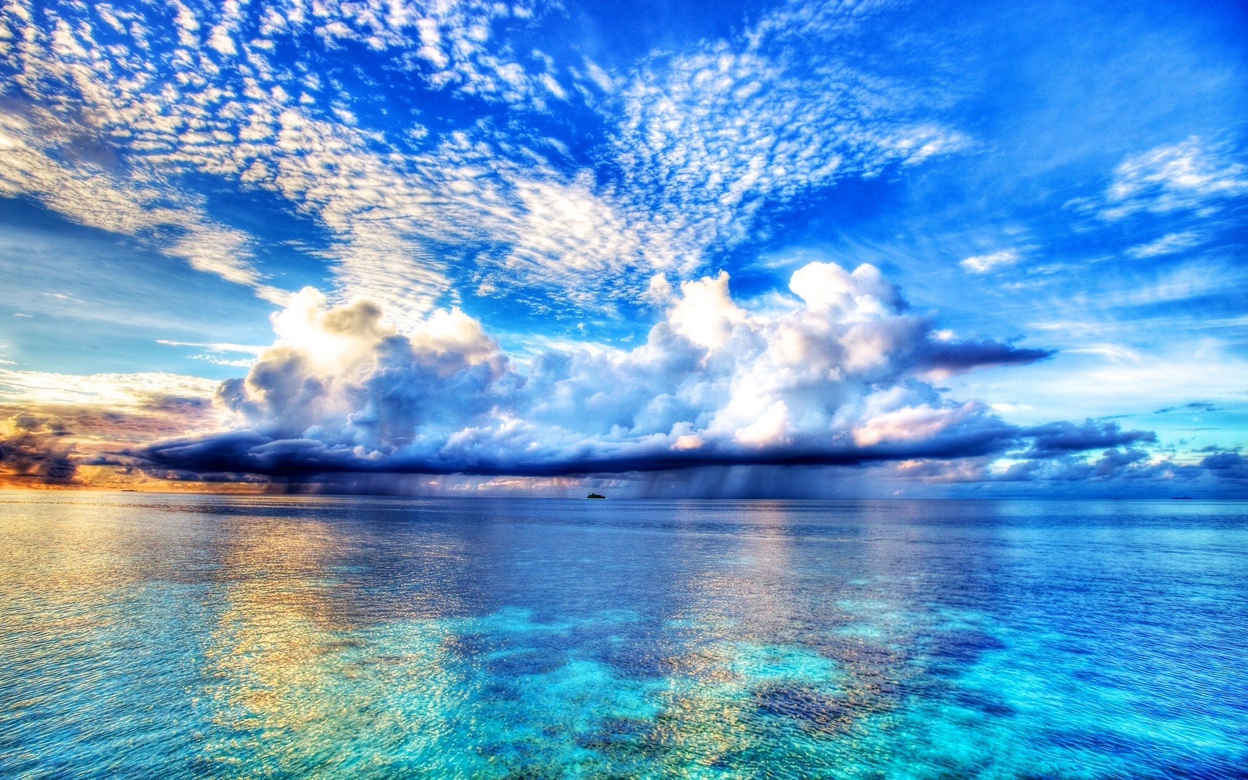 Ocean and Sky with Dramatic Clouds HD Wallpaper