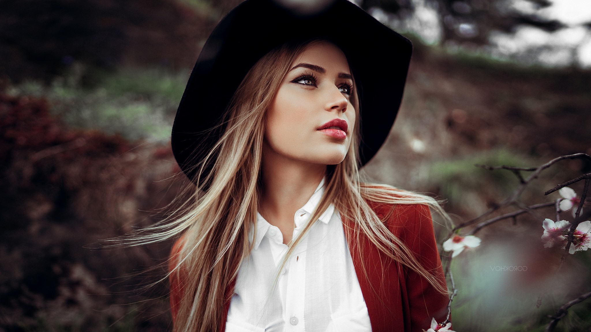 Woman with blonde hair wearing a hat and red jacket HD Wallpaper