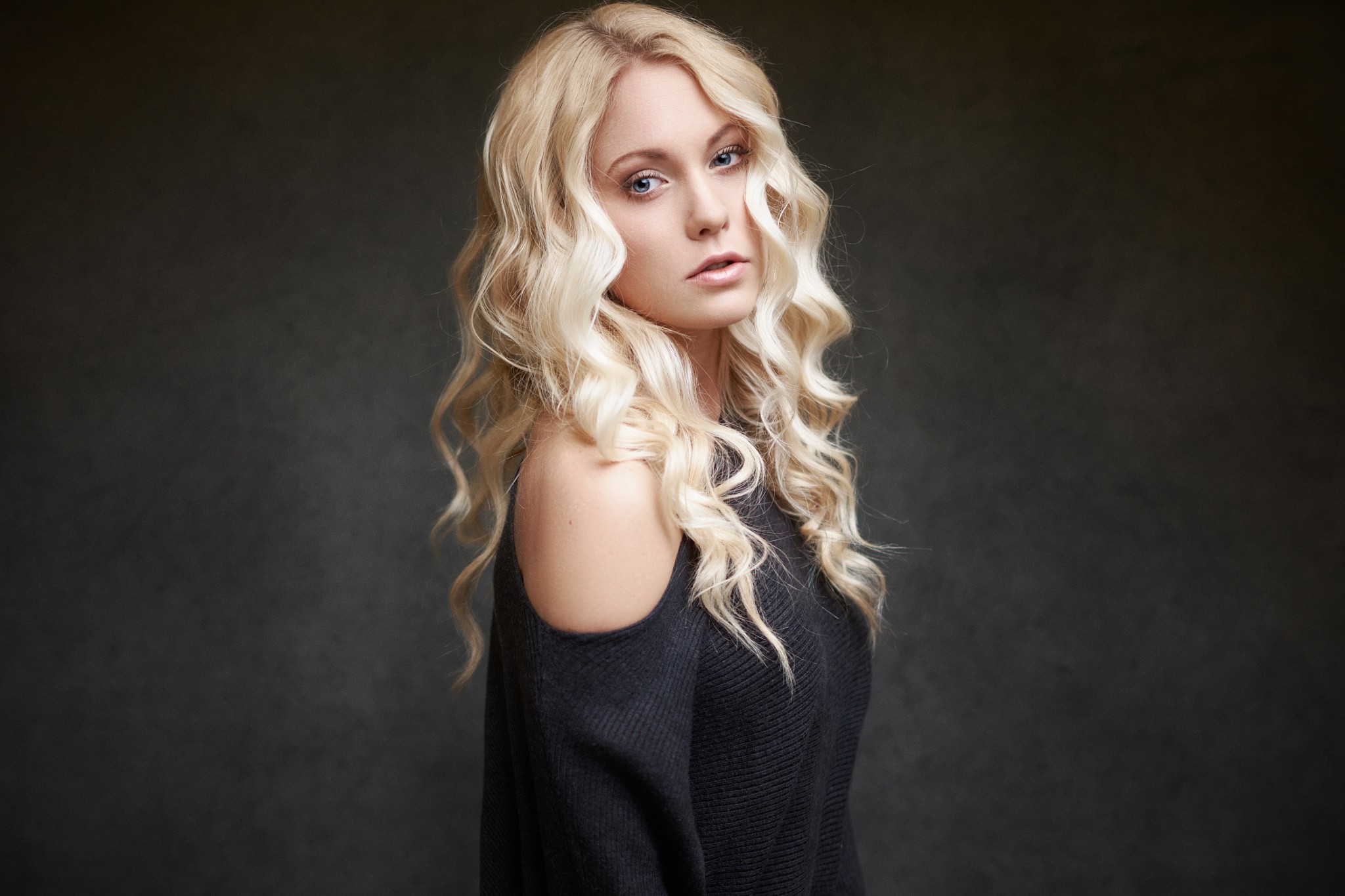 Woman with blonde wavy hair in a black top HD Wallpaper