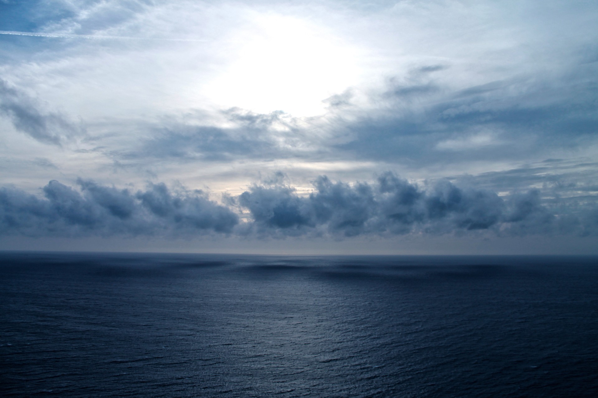 Dark ocean under cloudy sky HD Wallpaper